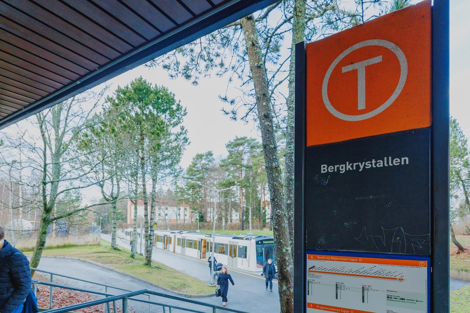 T-banestasjon i nærområdet - praktisk beliggenhet for pendling Galleribilde