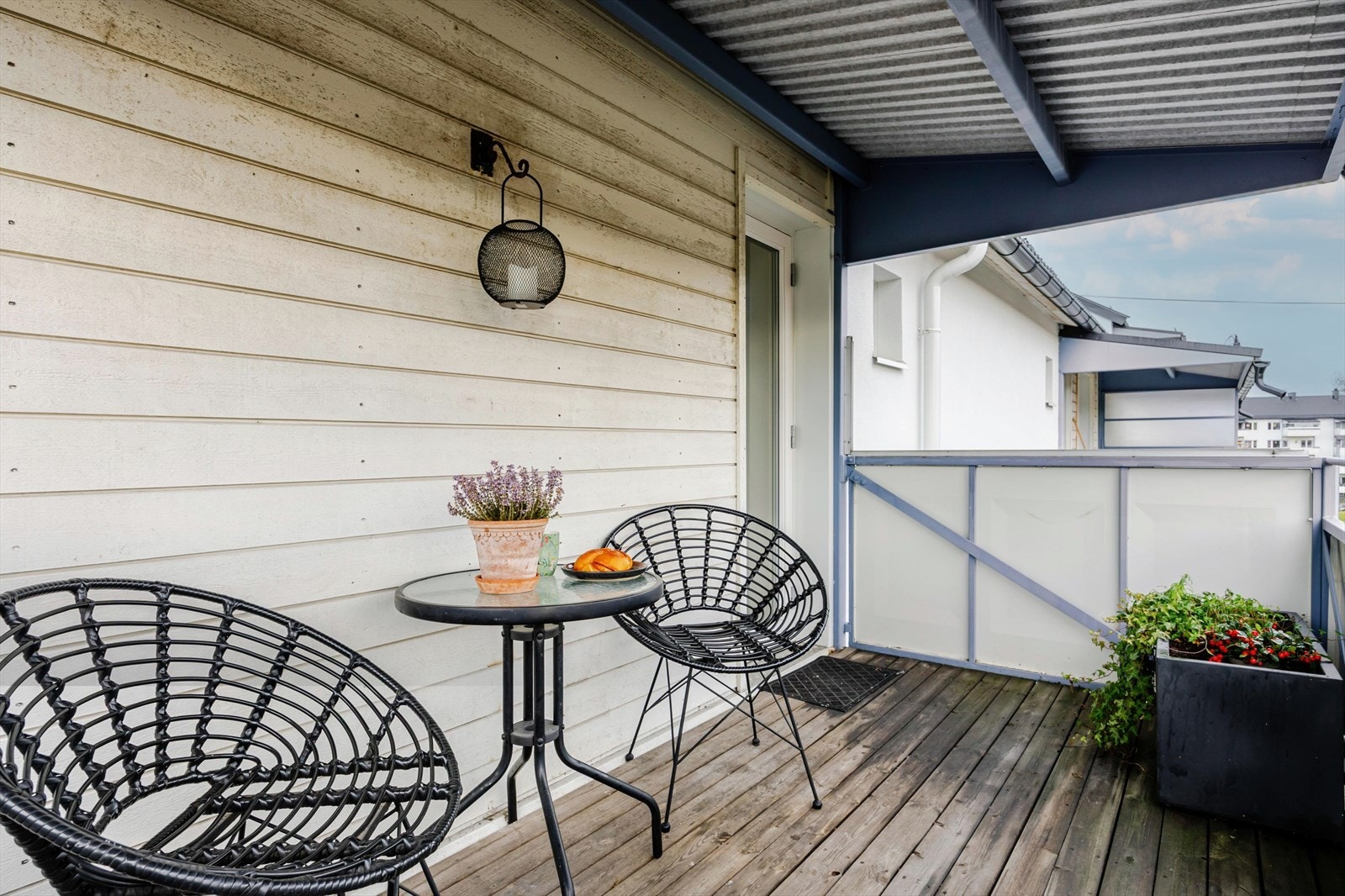 Balkongen blir en naturlig forlengelse av stuen på sommerstid Galleribilde