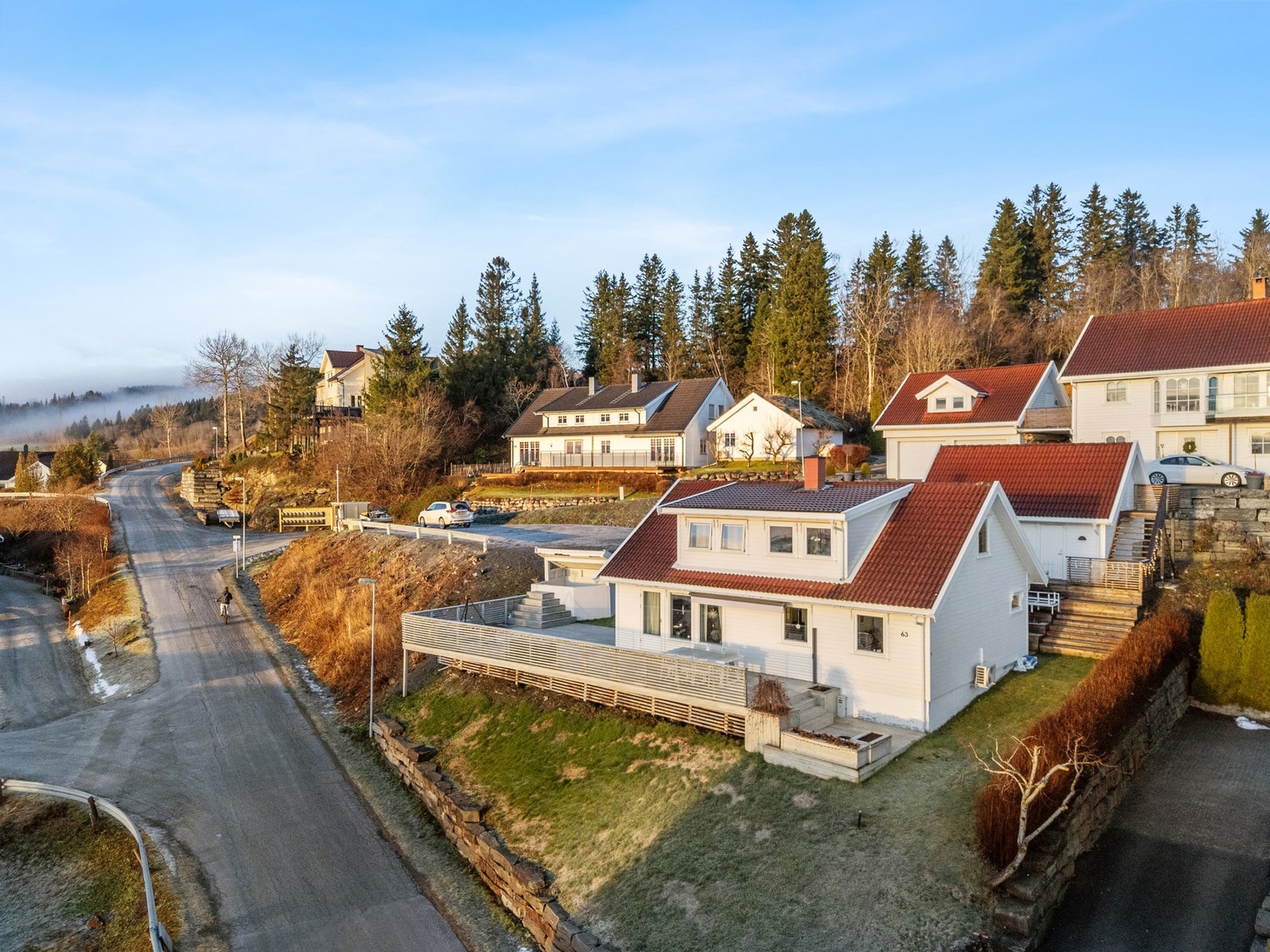 Fasadebilde - felles parkering i nærheten som er svært praktisk under bursdager ect. Galleribilde