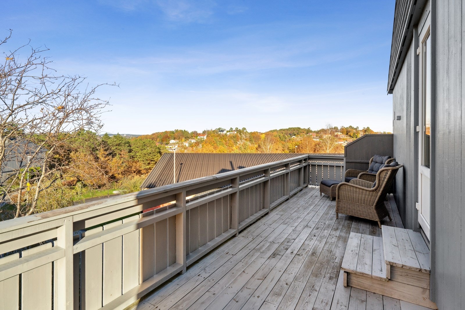 På denne siden har man ettermiddag- og kveldssolen. Galleribilde