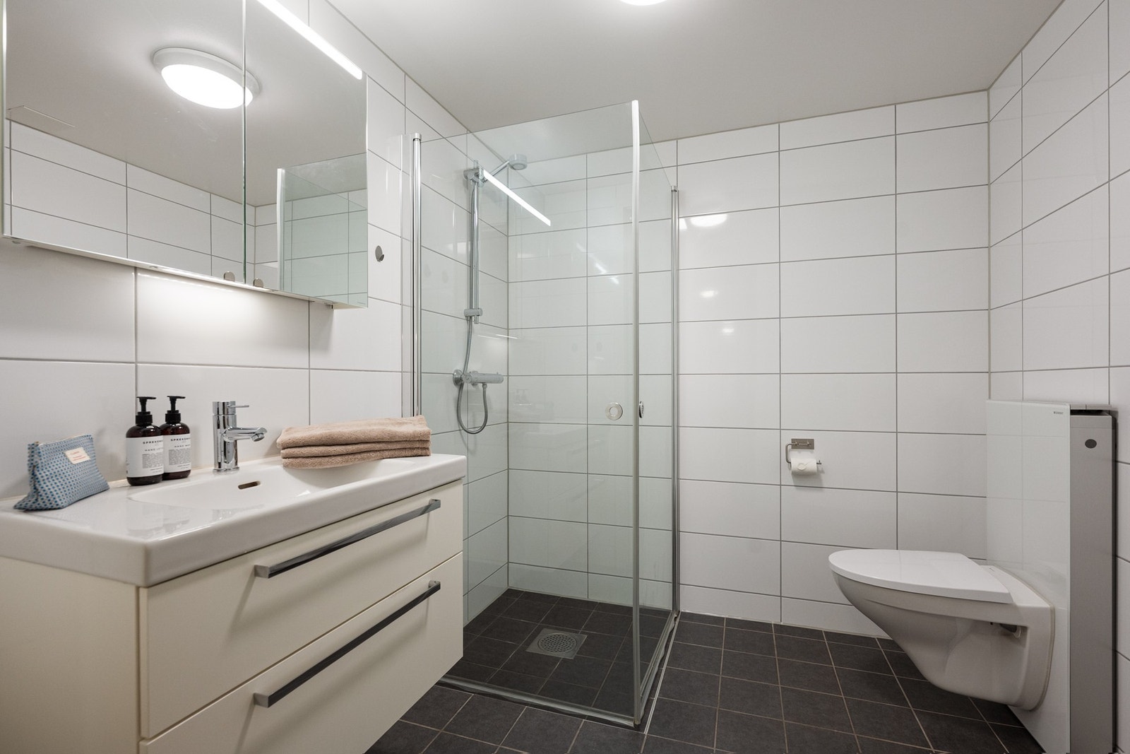 Badet har god standard, med gjennomgående TG1 Galleribilde