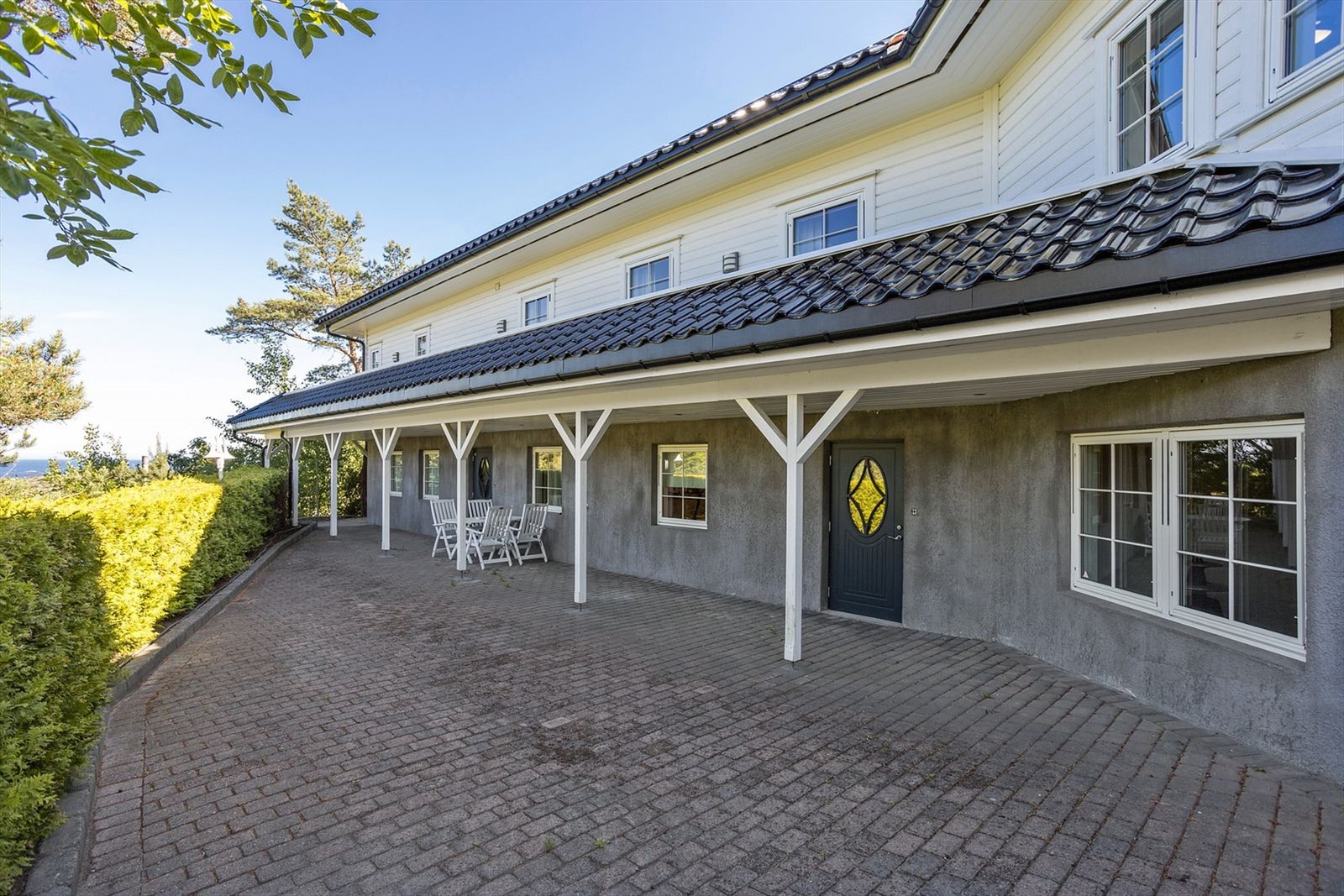 Boligen har leilighet i underetasjen med egen inngang Galleribilde