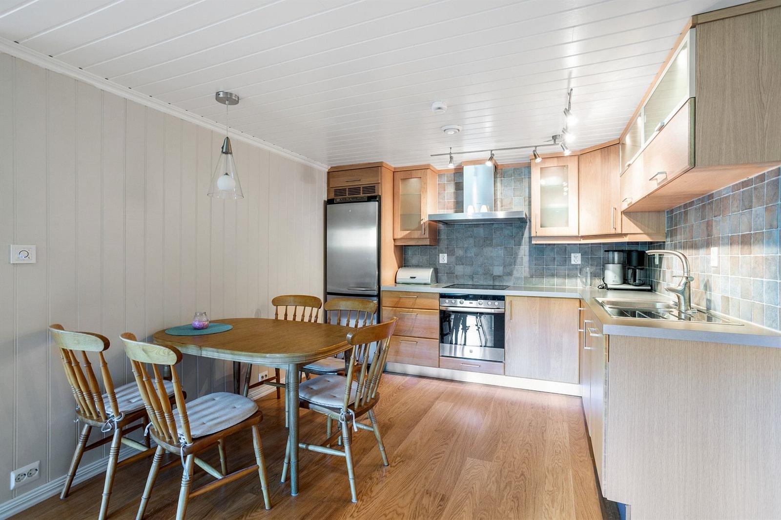 Kjøkken i leilighet Galleribilde