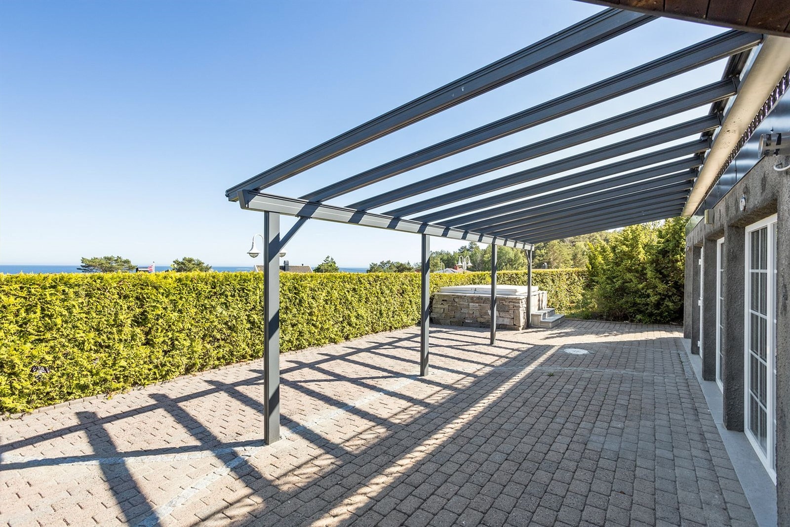 Usjenert og fin uteplass med Jacuzzi Galleribilde