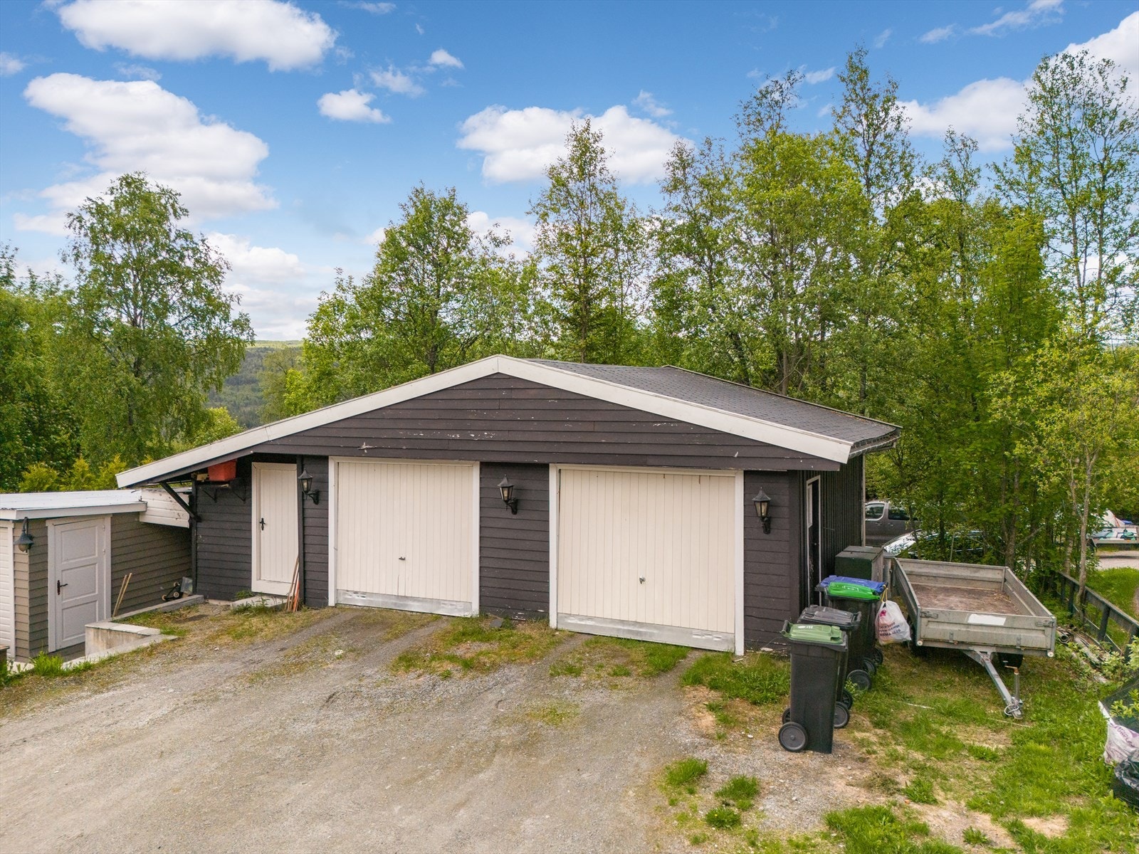 To garasjeplasser i garasjen. Galleribilde