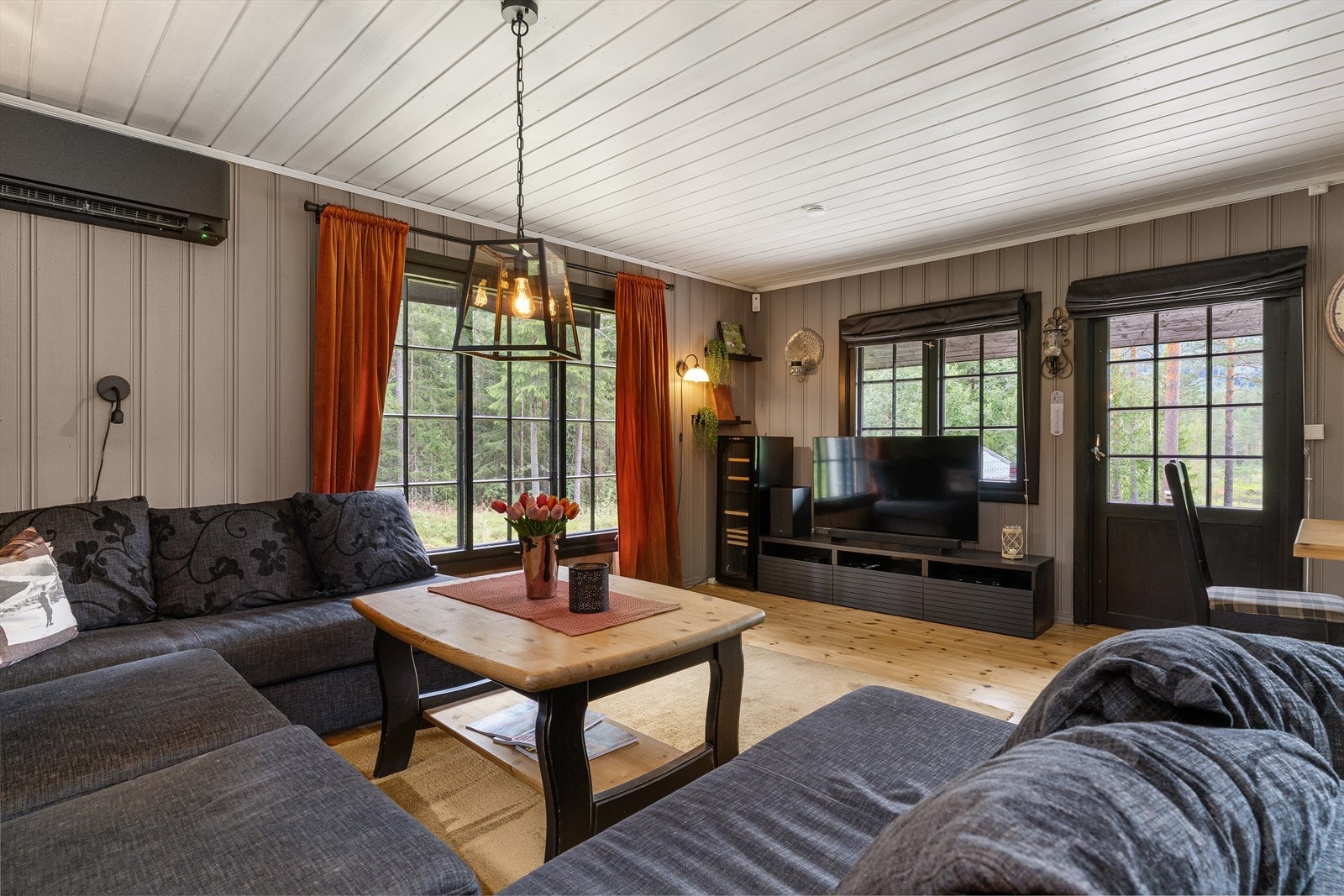 Fra stue er det også utgang til fritidsboligens uteområder. Galleribilde