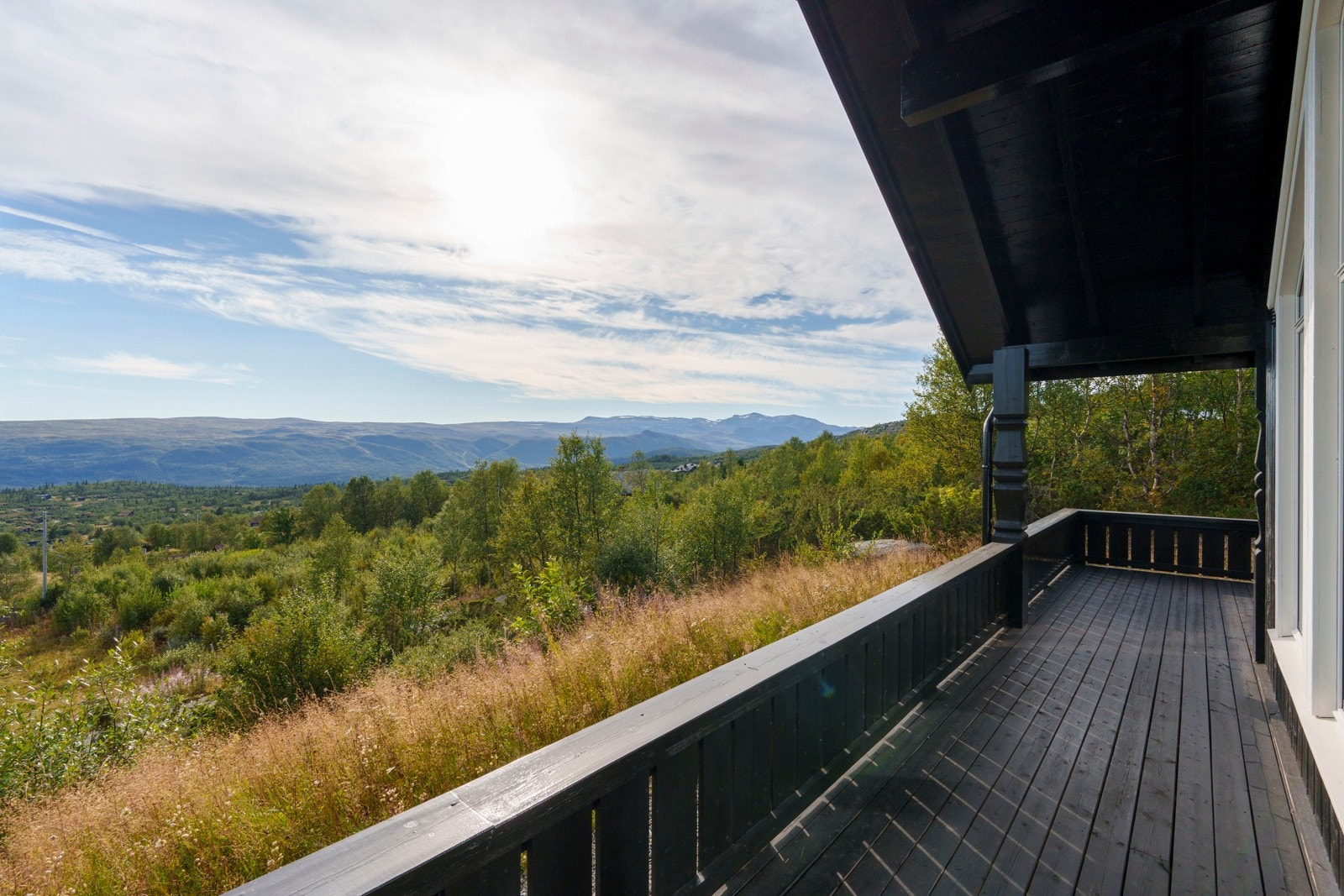 Flott natur og turområde hele året. Om vinteren er det milevis med oppkjørte skiløyper, og mange nedfarter i alpinbakkene Galleribilde
