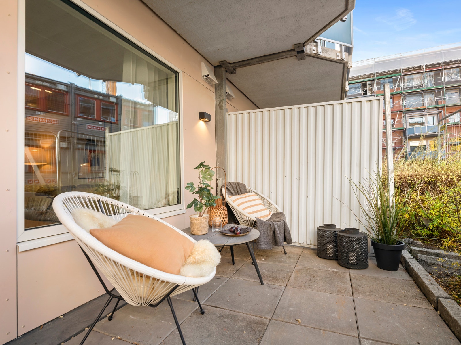 Uteplass – enten balkong eller terrasse, begge med god plass til koselig innredning. Her kan du nyte deilige sommerdager og lange kvelder ute. Galleribilde