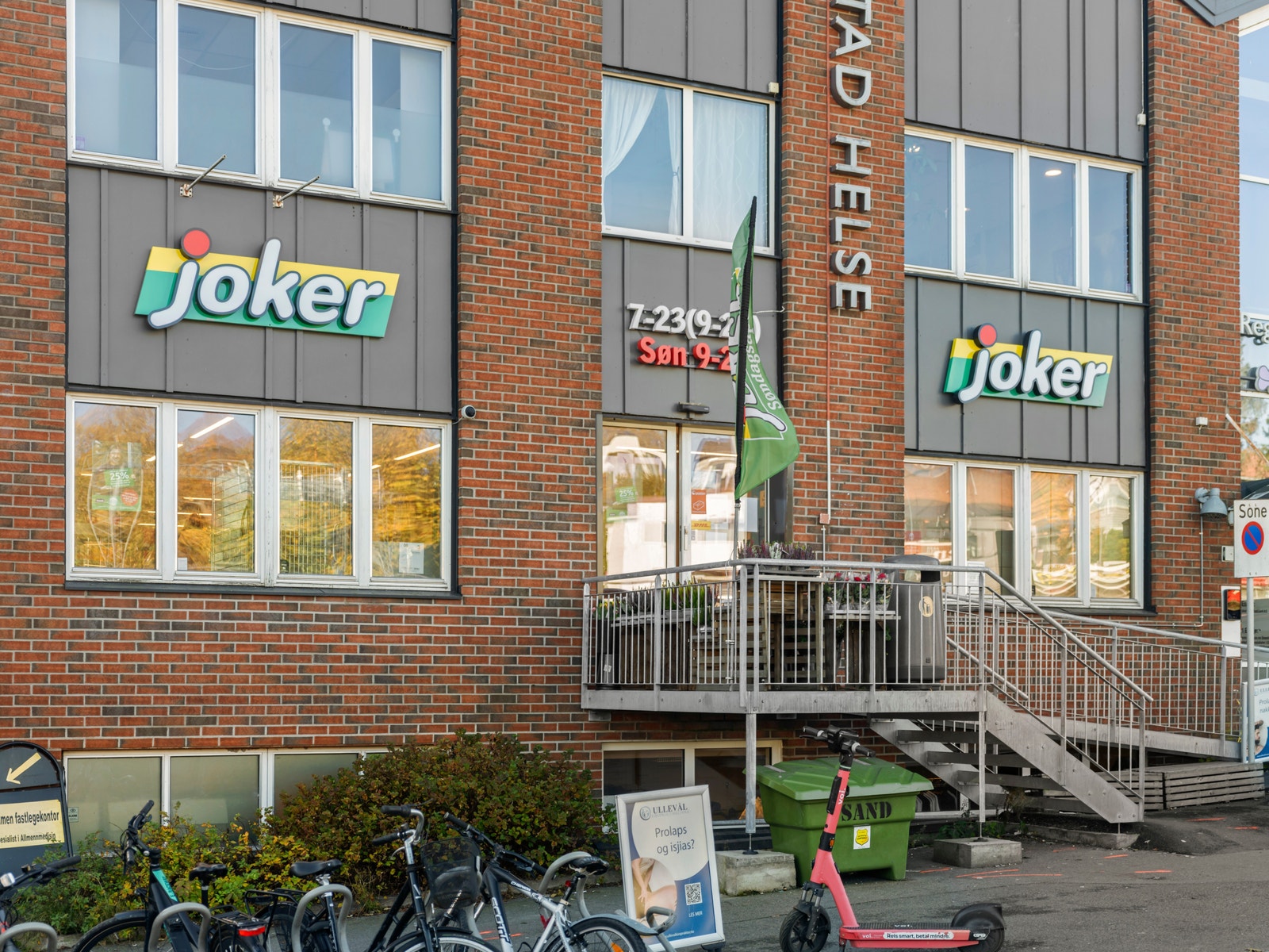 I nærmiljøet finner du Joker på Smestad stasjon – åpent også på søndager med utvidet åpningstid. Galleribilde