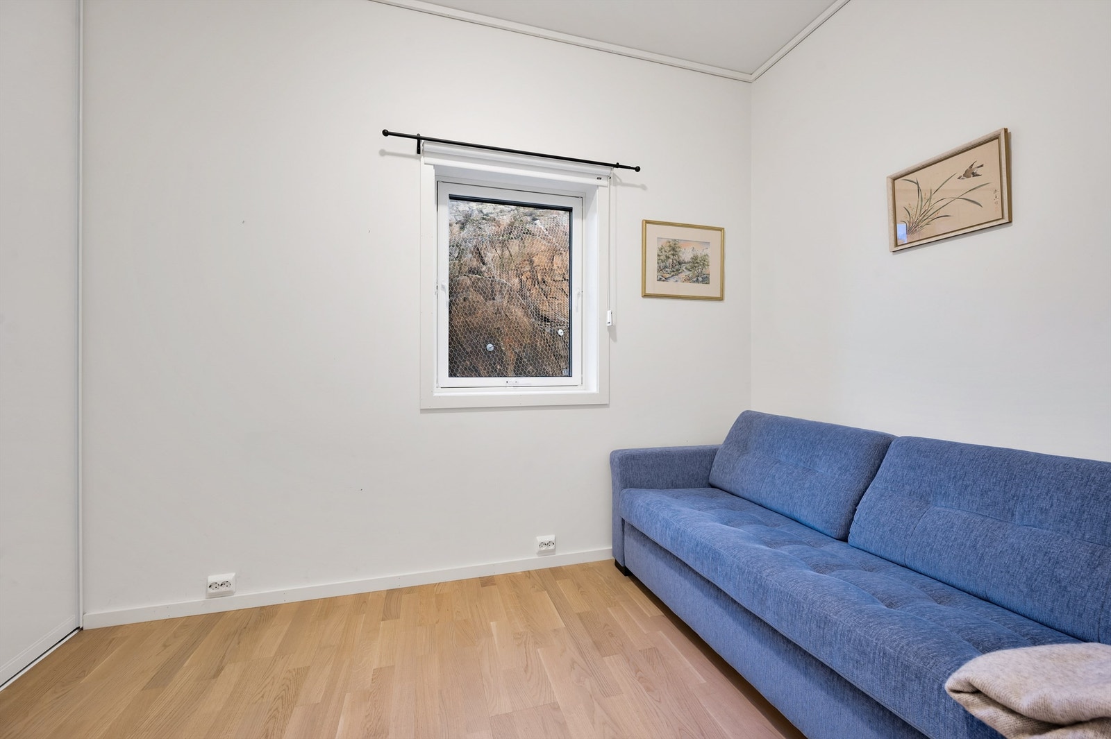 Soverom med skyvedørsgarderobe Galleribilde