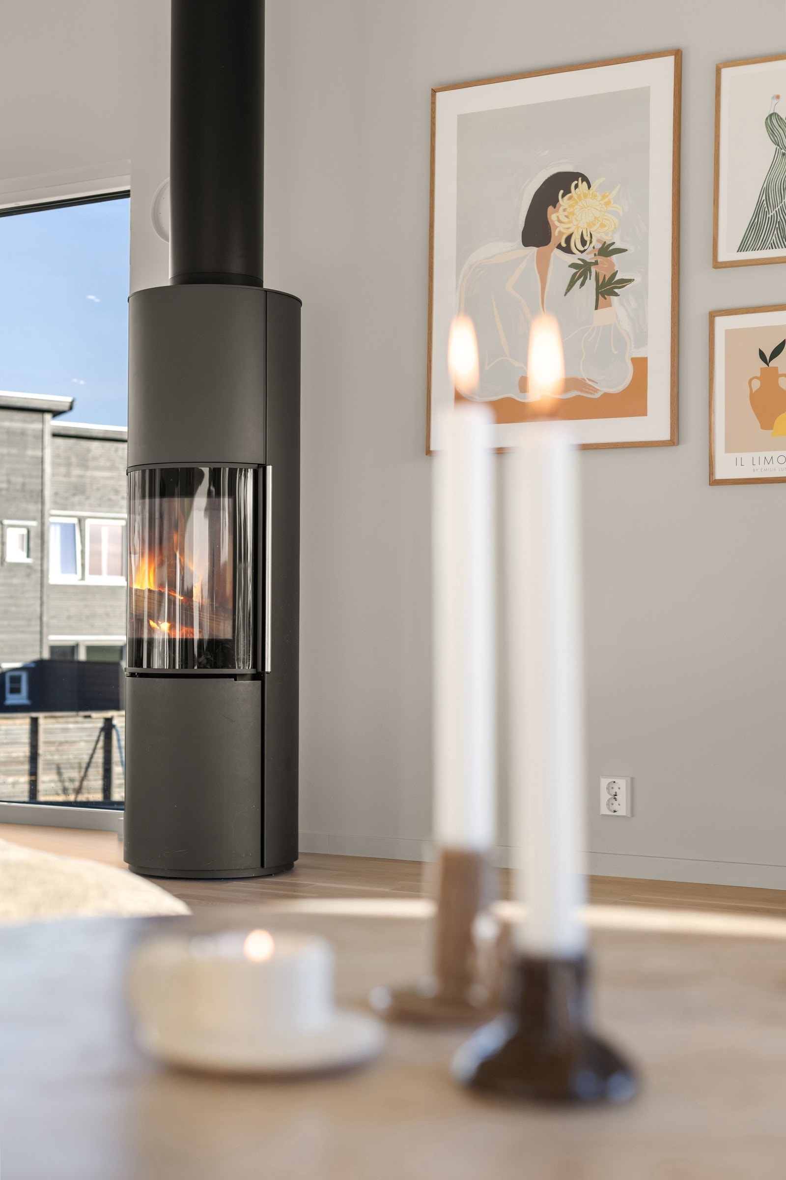 Peisen gir god varme og skaper en koselig atmosfære på kjølige dager og kvelder. Galleribilde