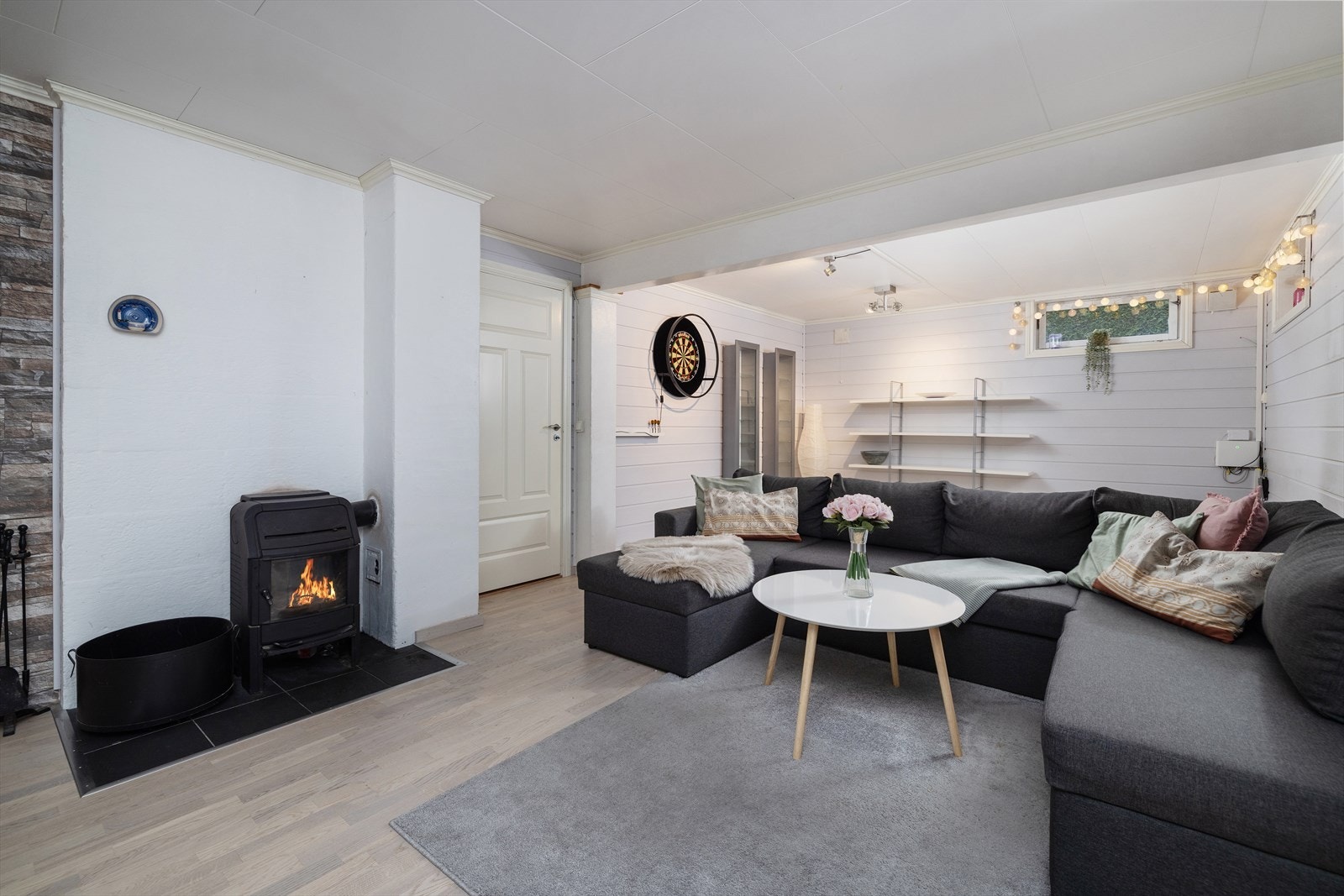 Fra kjellerstuen. Rommet er ikke søkt godkjent til varig opphold. Galleribilde