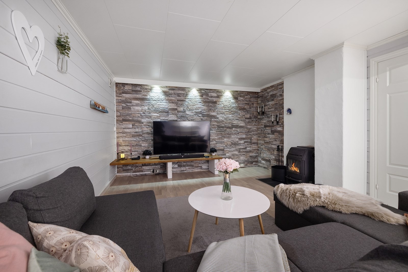 Fra kjellerstuen. Rommet er ikke søkt godkjent til varig opphold. Galleribilde