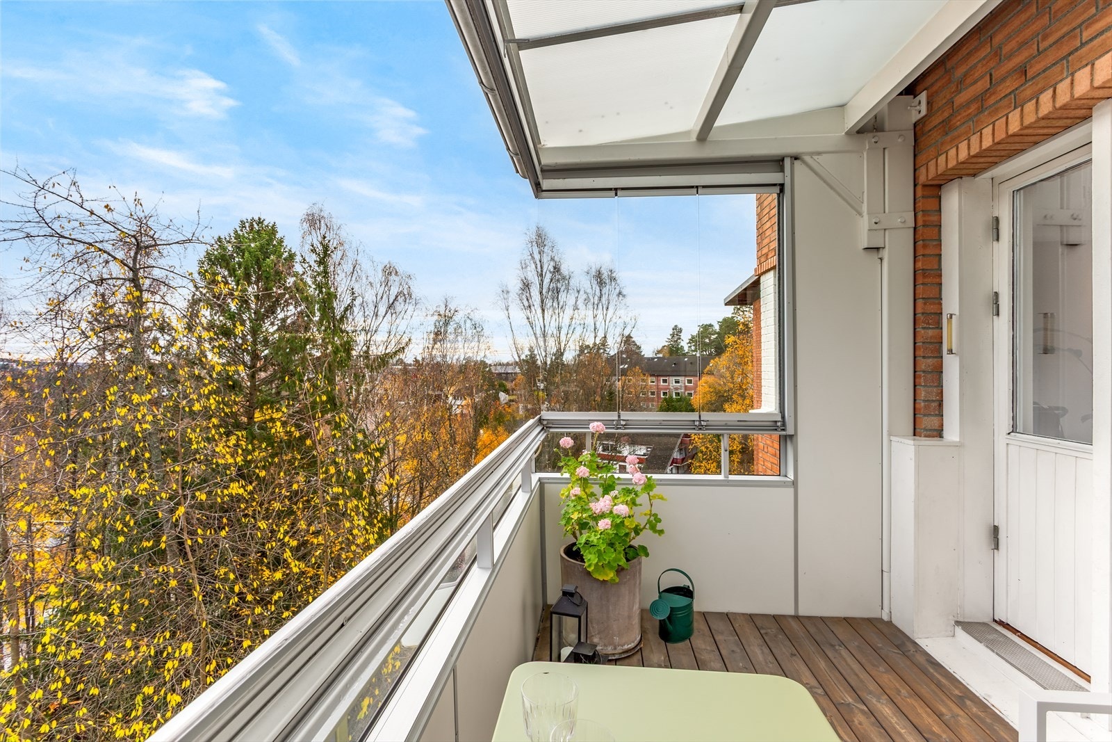 Dette er et lys hjørneleilighet med lite innsyn. Galleribilde