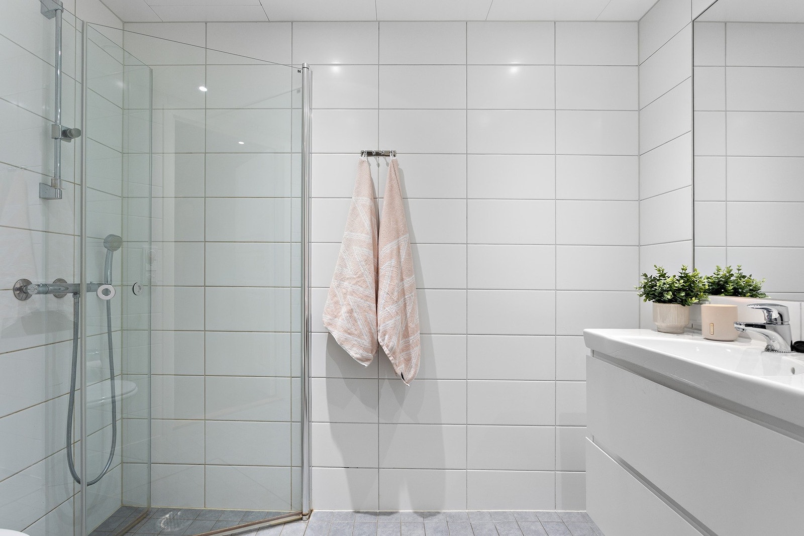 Badet i andre etasje måler 3,5 kvadratmeter og har fått tilstandsgrad 1 av takstmann. Galleribilde