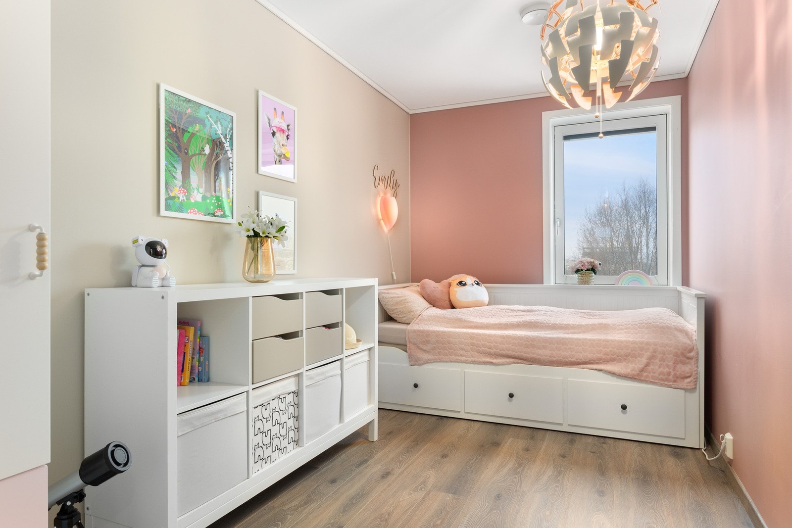 Soverom som måler 9 kvadratmeter. Galleribilde