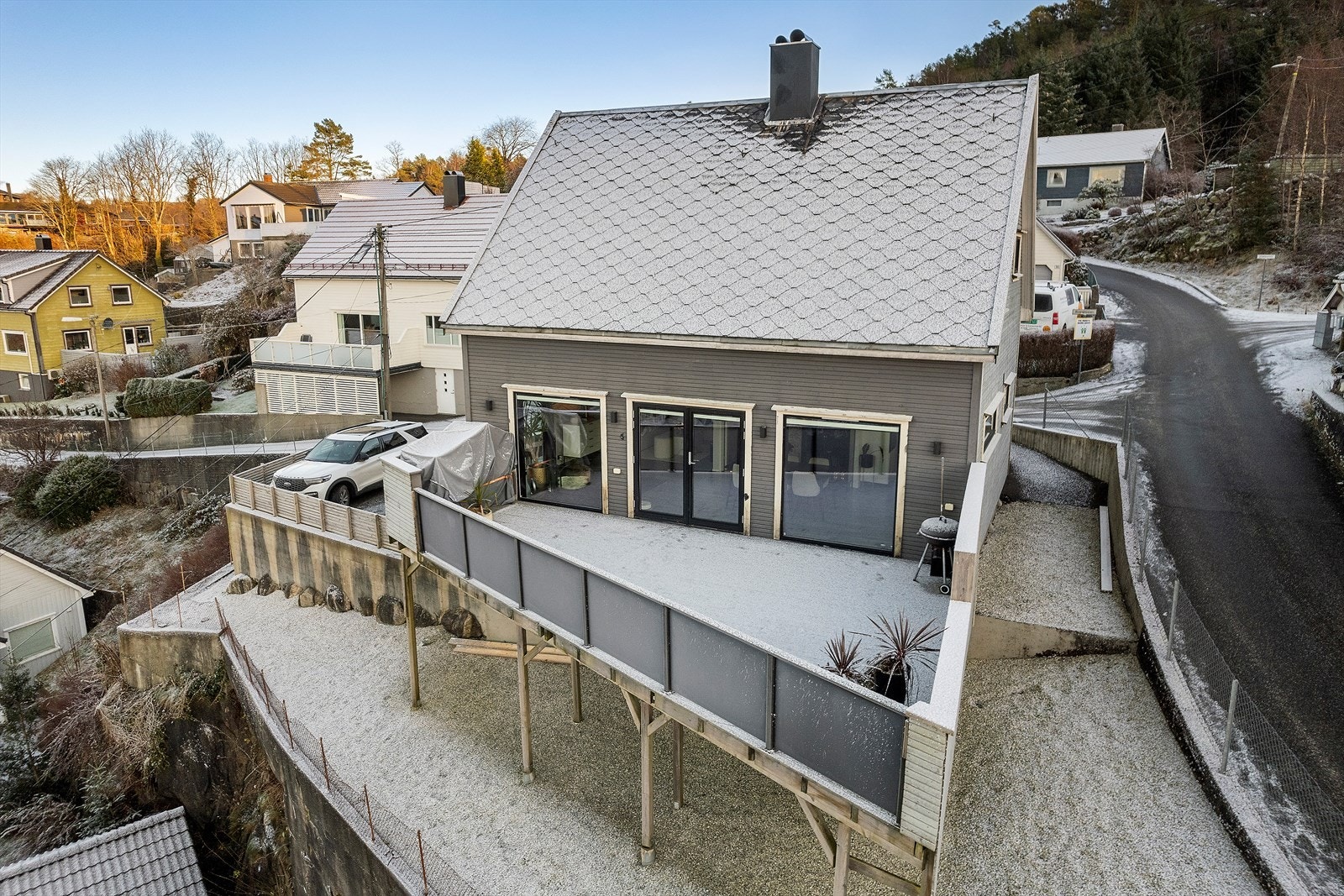 Fasade mot byen Galleribilde