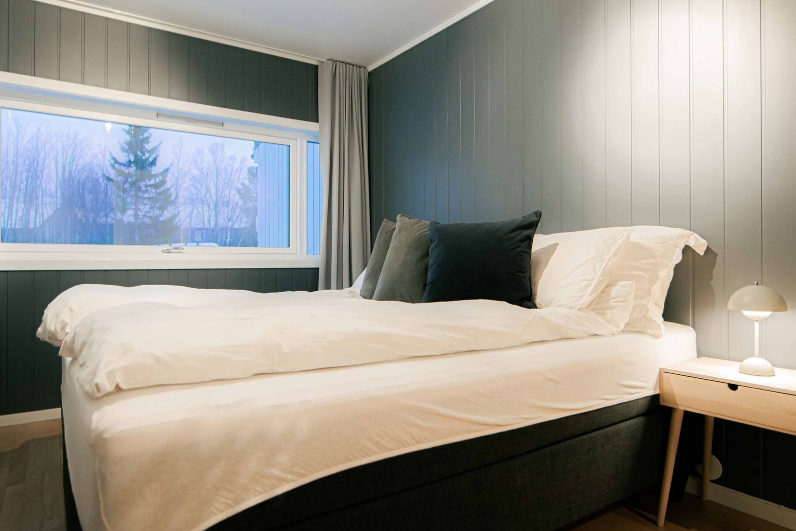 Hovedsoverom av god størrelse og med duse, behagelige farger! Galleribilde