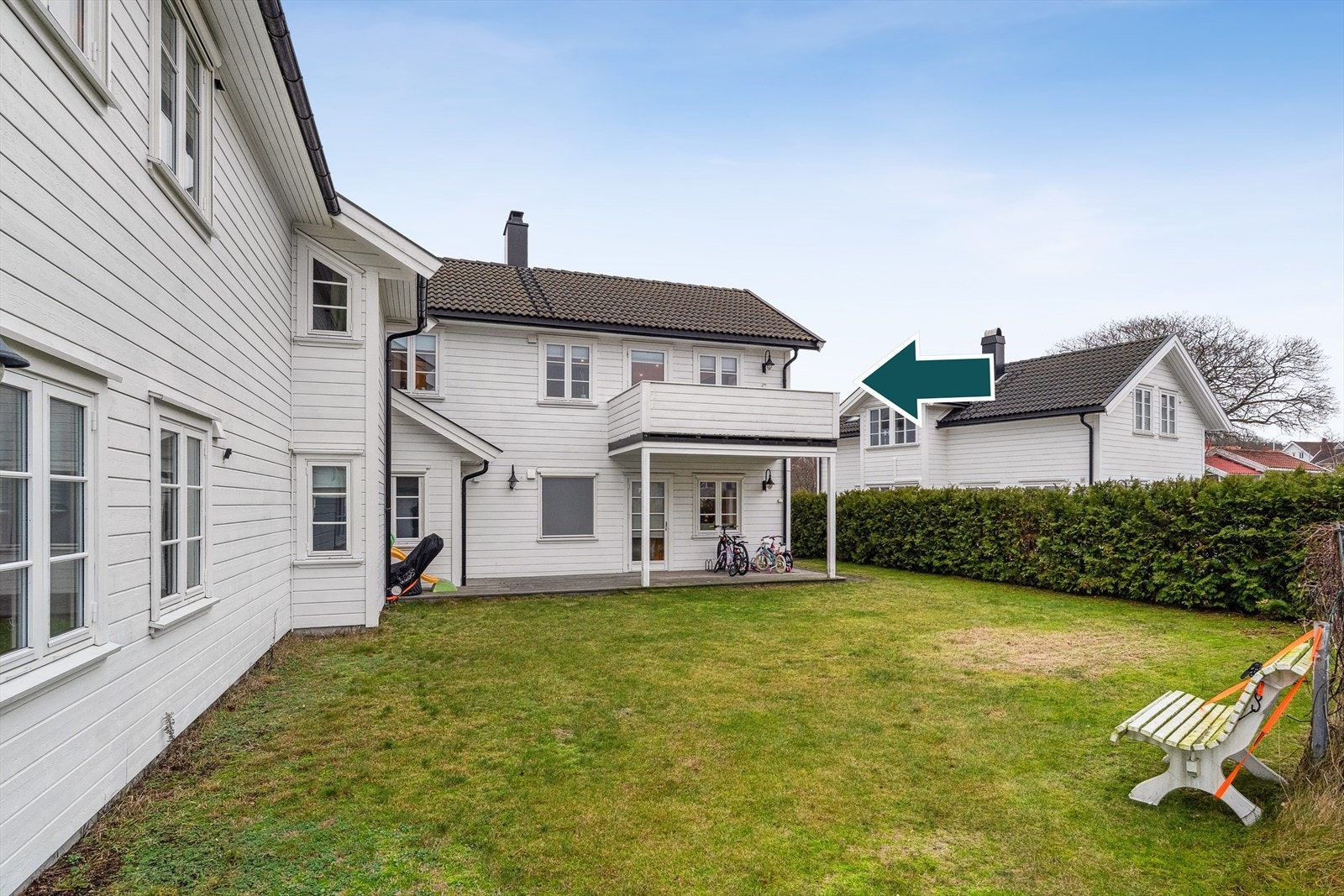 Leiligheten ligger fint til i byggets andre etasje. Galleribilde