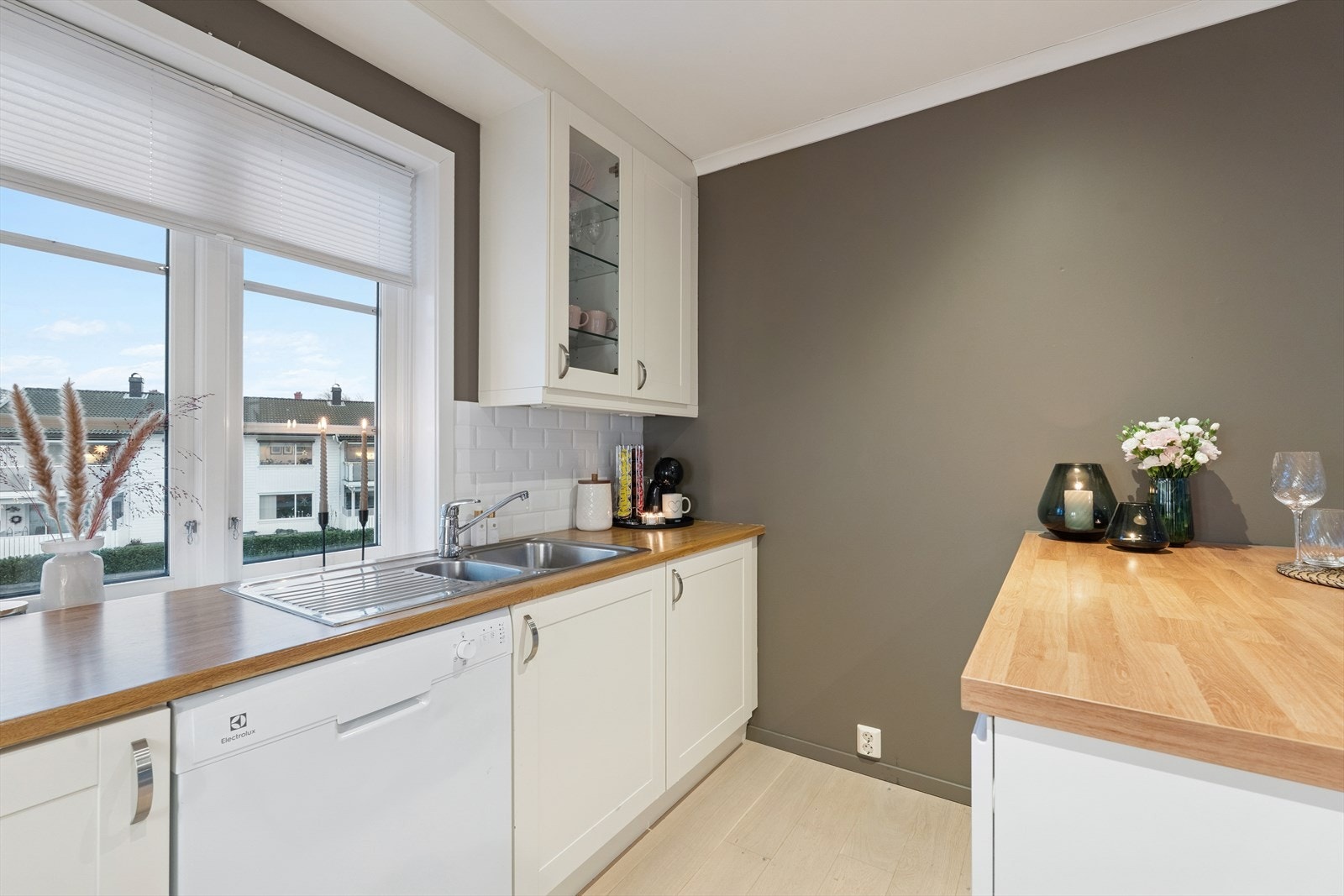 Alt i alt et funksjonelt og godt kjøkken som innbyr til gode smaksopplevelser. Galleribilde