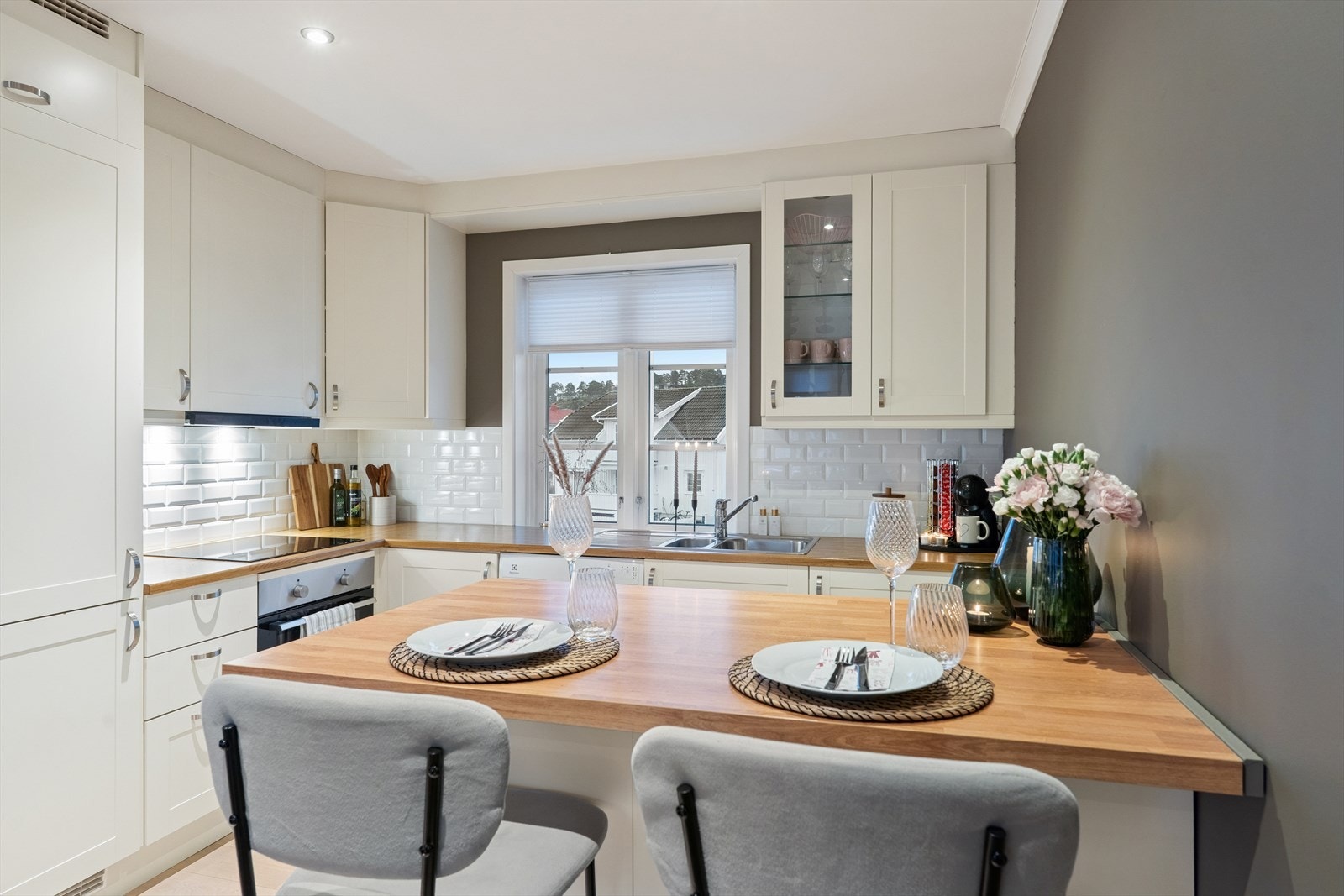 Kjekk bar-løsning mot stuen. Galleribilde