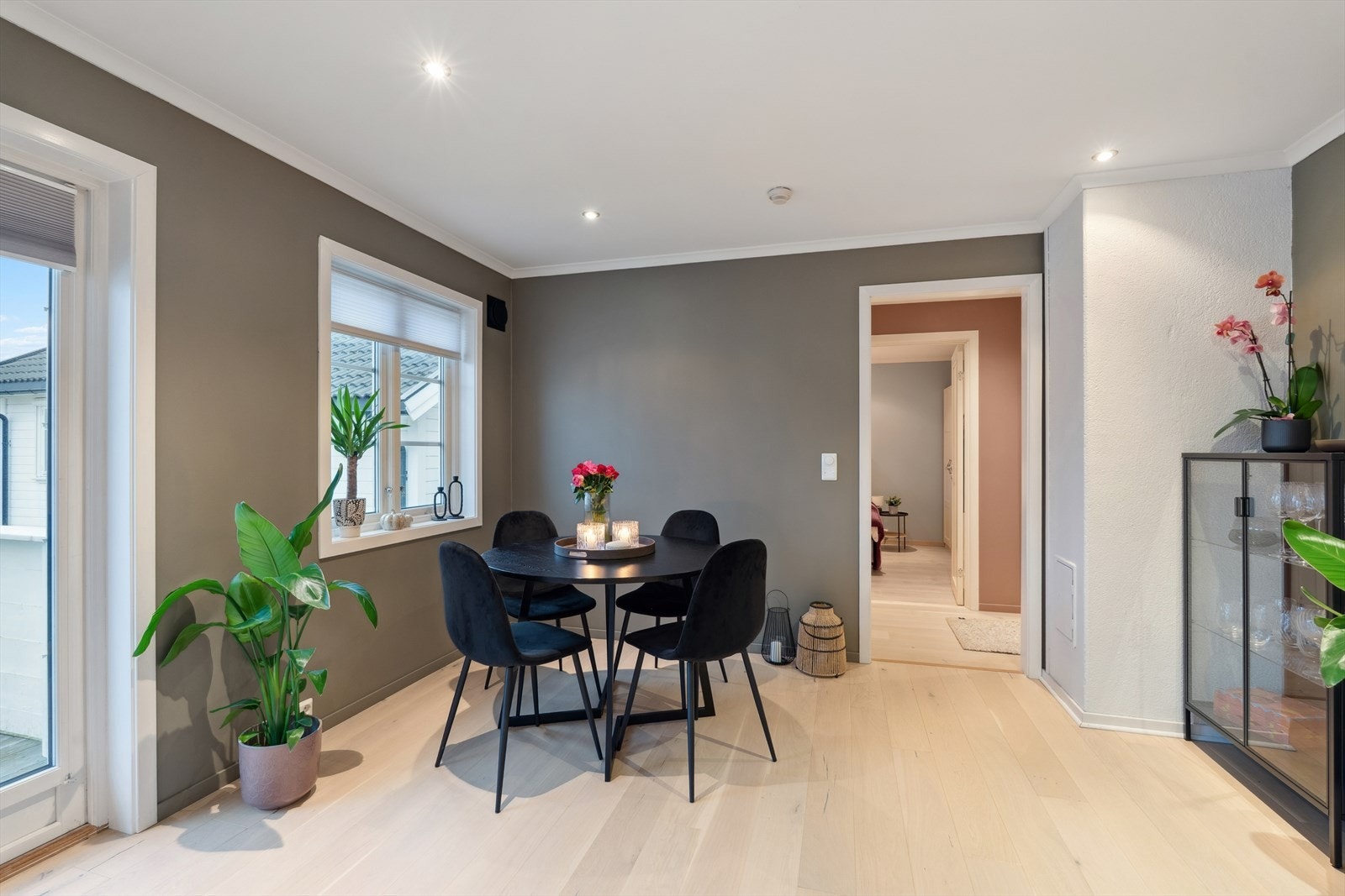 Spisegruppen tar plass i egen sone og inviterer til sosiale og hyggelige måltider med kjente og kjære. Galleribilde