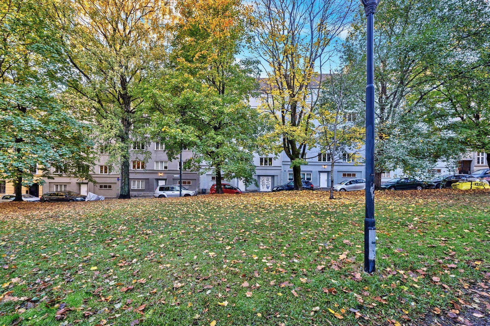 For deg som ønsker å bo supersentralt med kort vei til "alt", men samtidig ha en skjermet beliggenhet uten gjenboere er dette en leilighet du må se! Galleribilde