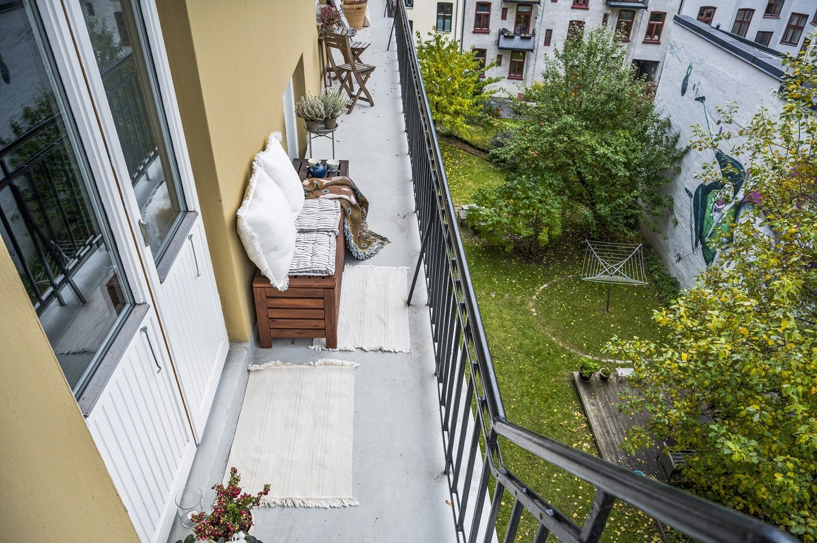 I følge selger er solen her fra ca. 14.00 til 19/20.00 på sommerhalvåret Galleribilde