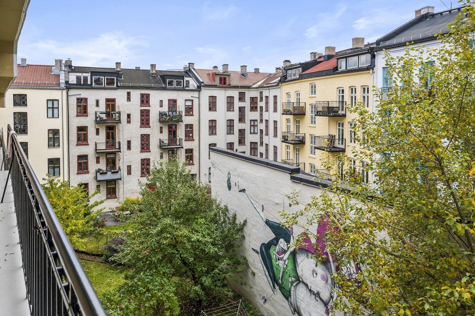 Fint å nevne at møbler ikke skal stå i veien for å bruke brannbalkongen som rømningsvei Galleribilde