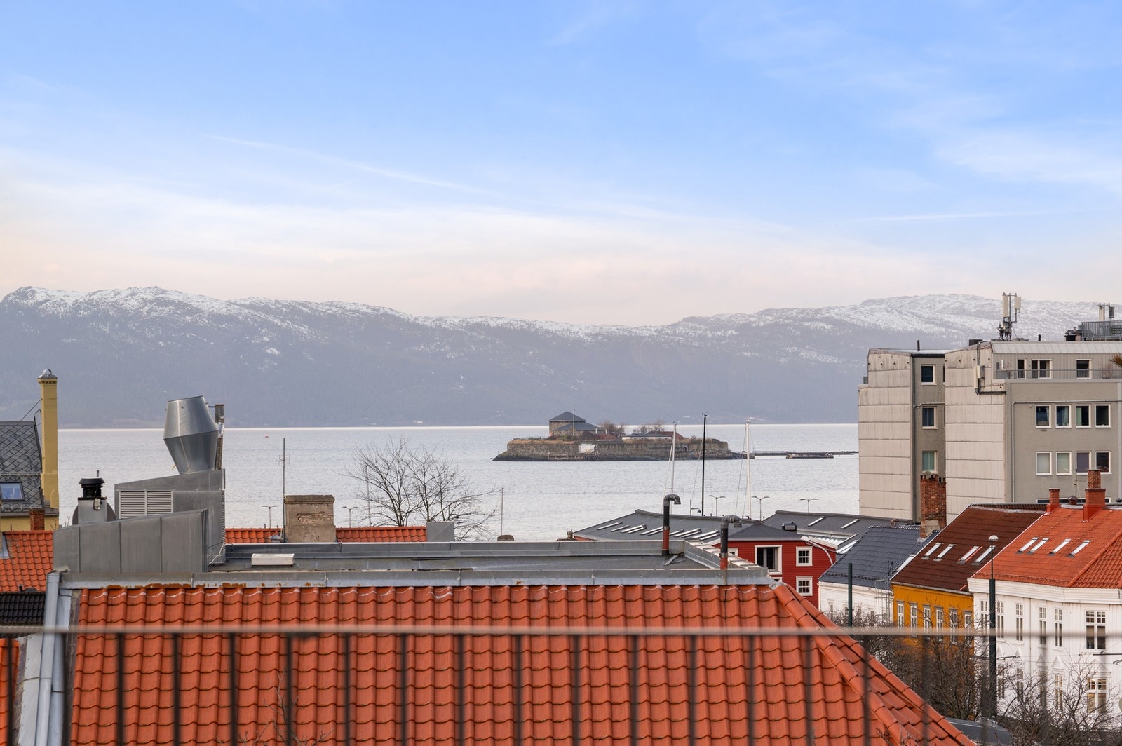 Her nytes en fantastisk utsikt over Fosenalpene og Munkholmen. Galleribilde