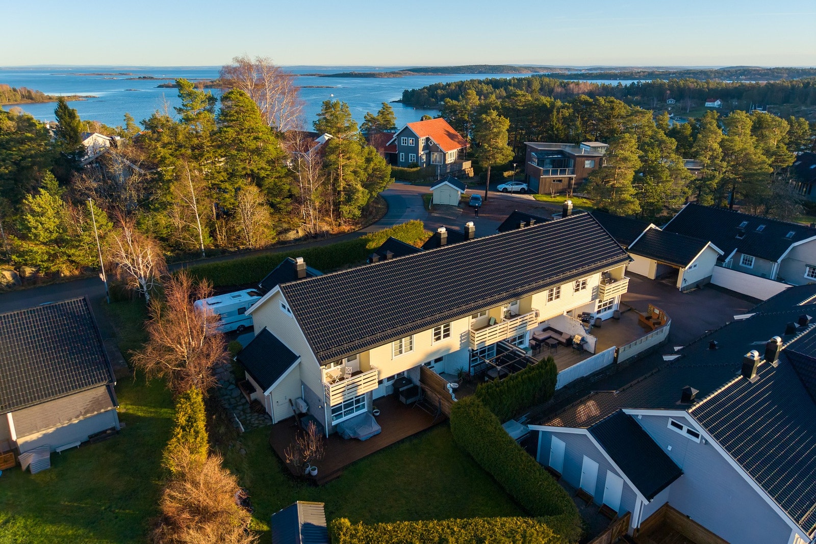 Nøtterøy er kjent for sin vakre skjærgård og idylliske omgivelser, med brygger, båtplasser og et rikt tilbud av badeplasser. Galleribilde