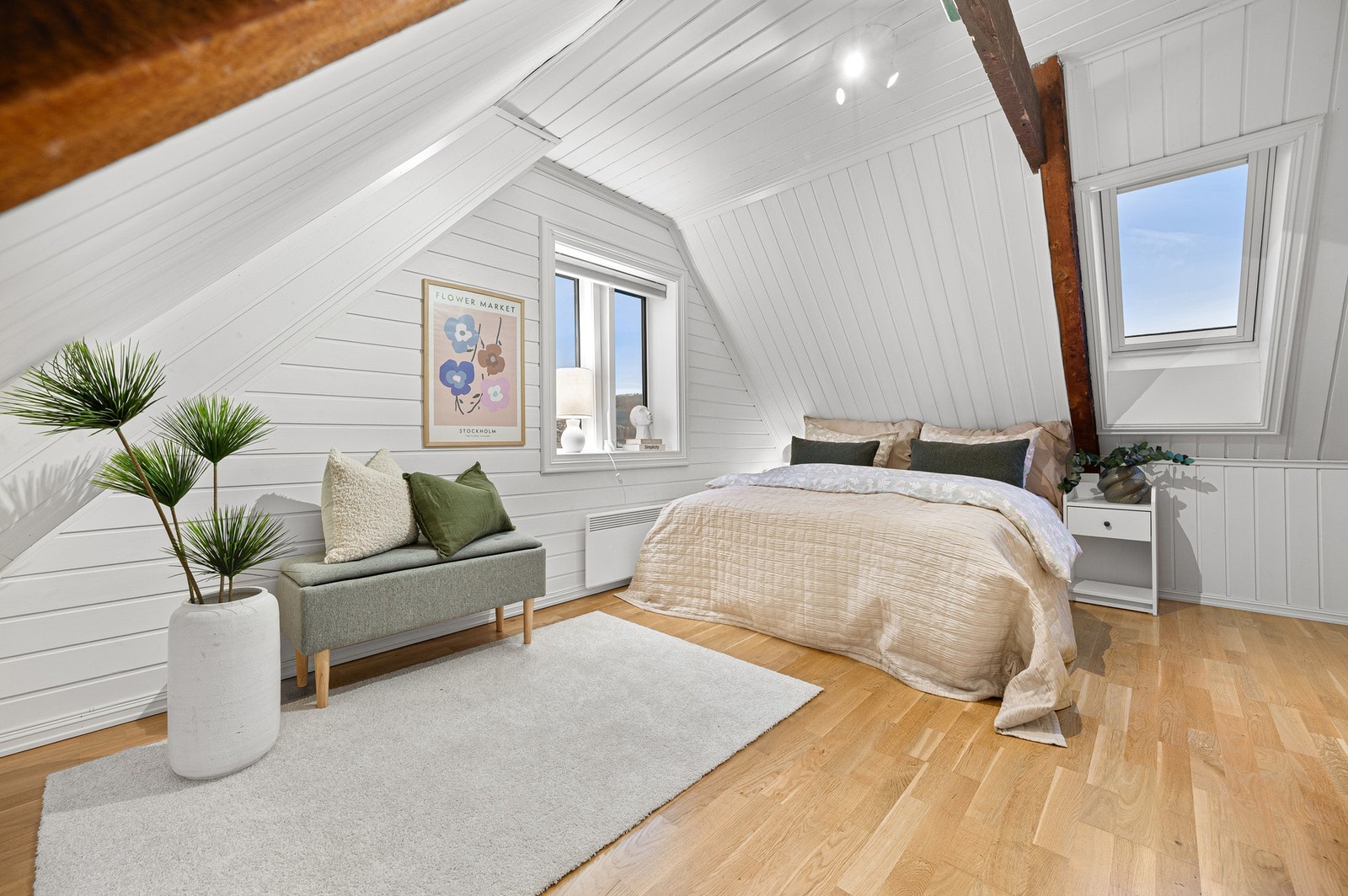 Fine takvinkler og praktisk planløsning som utnytter arealet godt. Galleribilde