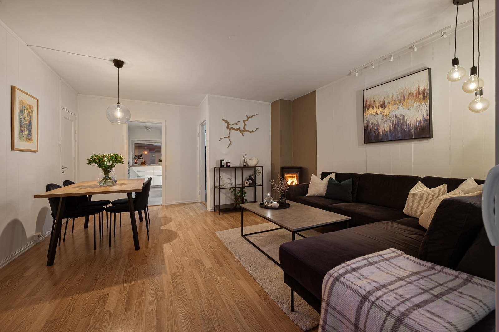 Delikat toppleilighet med store oppholdsrom som er lett å innrede. Galleribilde