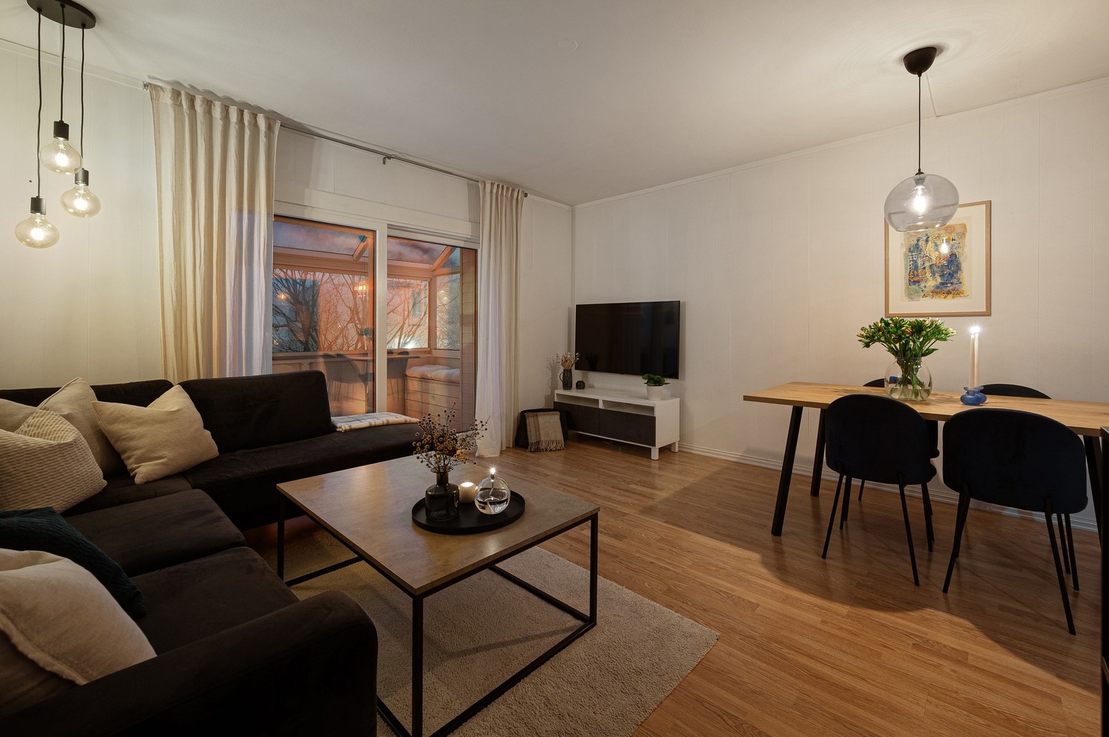 Fra stuen har du direkte utgang til herlig balkong. Galleribilde