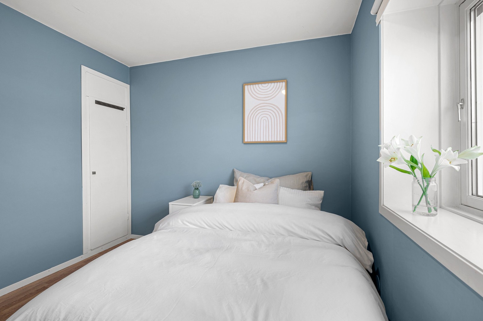 Soverommet har god plass til seng og øvrig møblement. Galleribilde