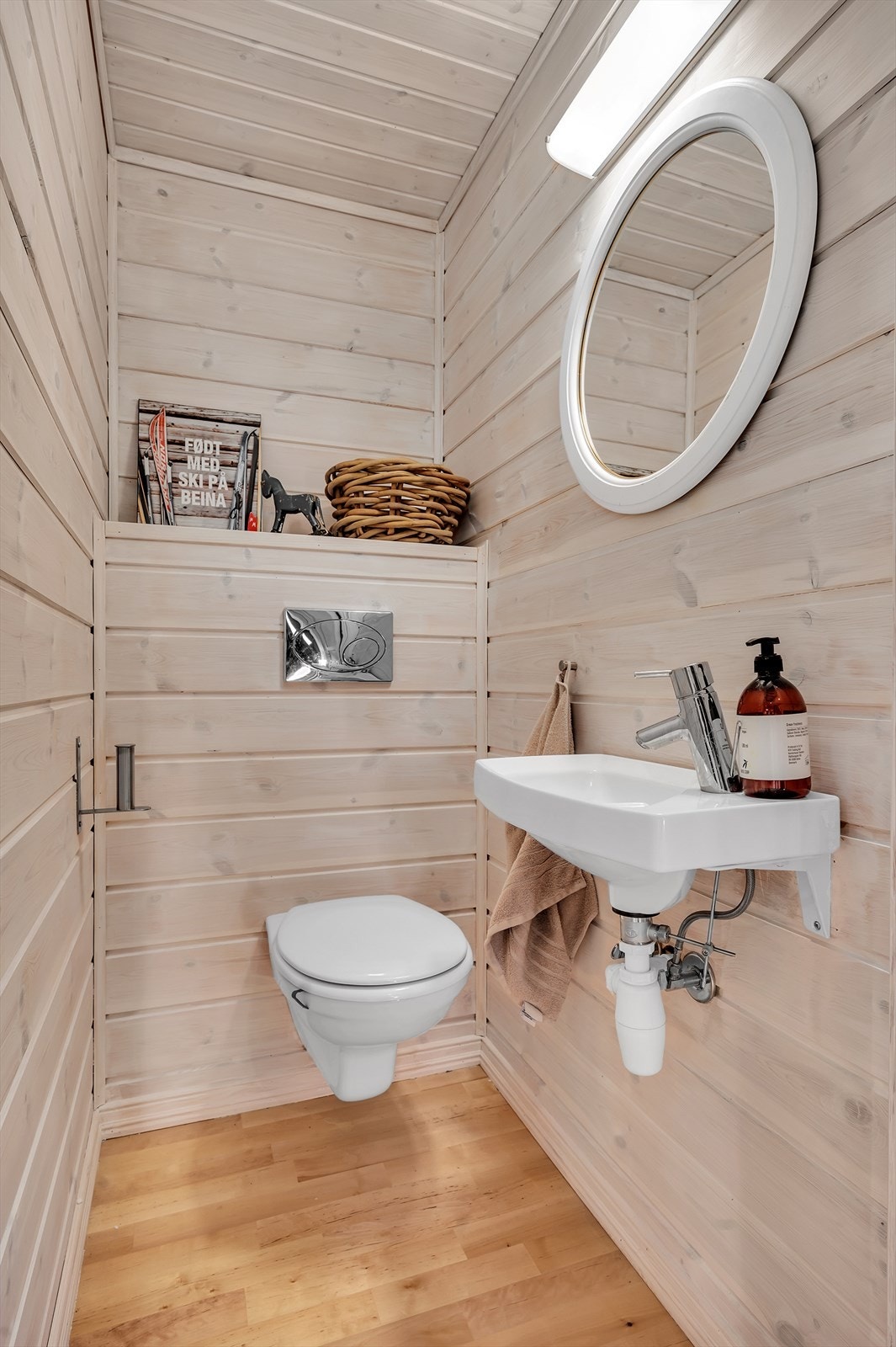 Gjestetoalett. Galleribilde