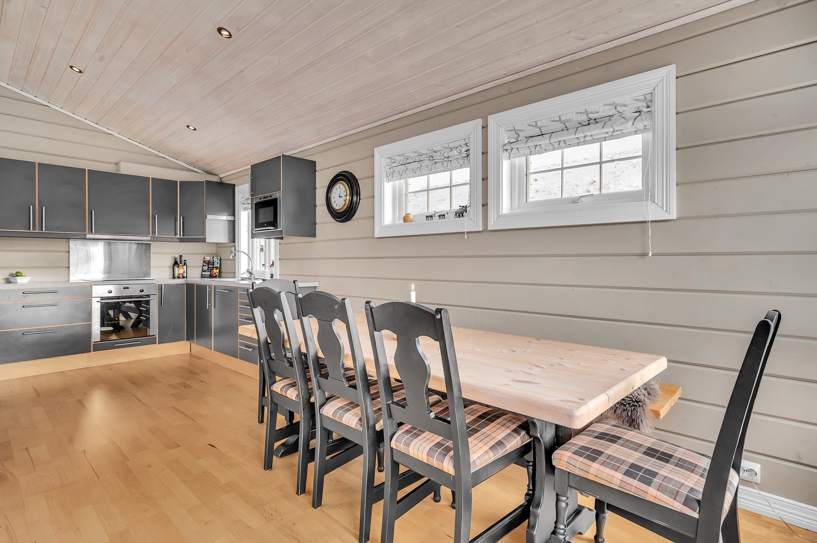 Her er det plass til stort spisebord for familie og venner. Galleribilde