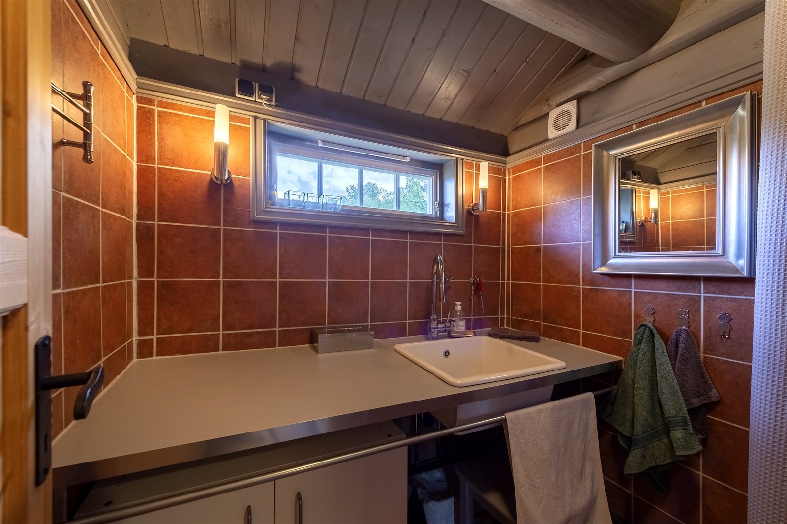 Her er det også et flislagt bad... Galleribilde