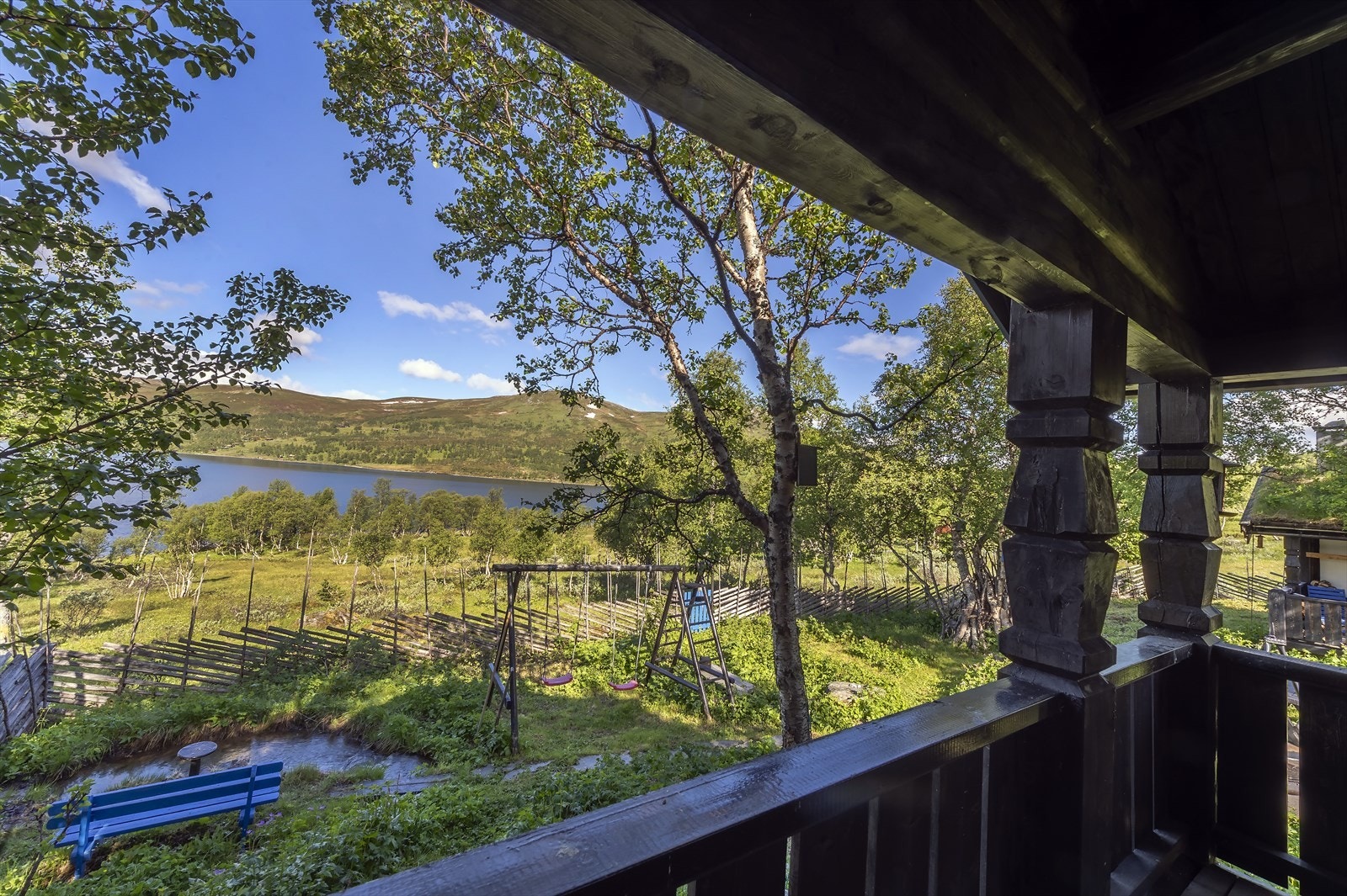 Utsikt fra terrassen foran annekset Galleribilde