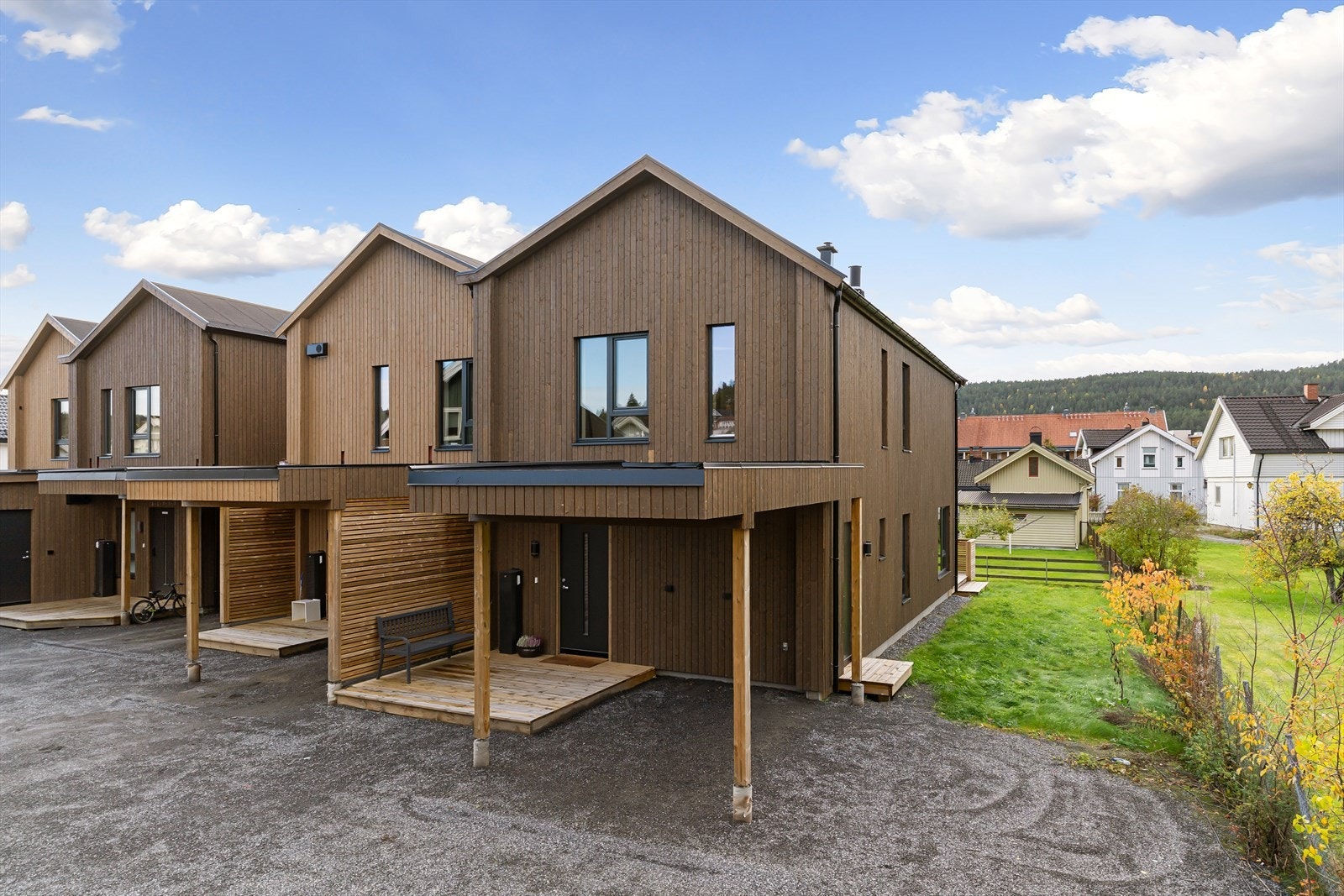 Mulighet for parkering i carport og ved siden av. Galleribilde