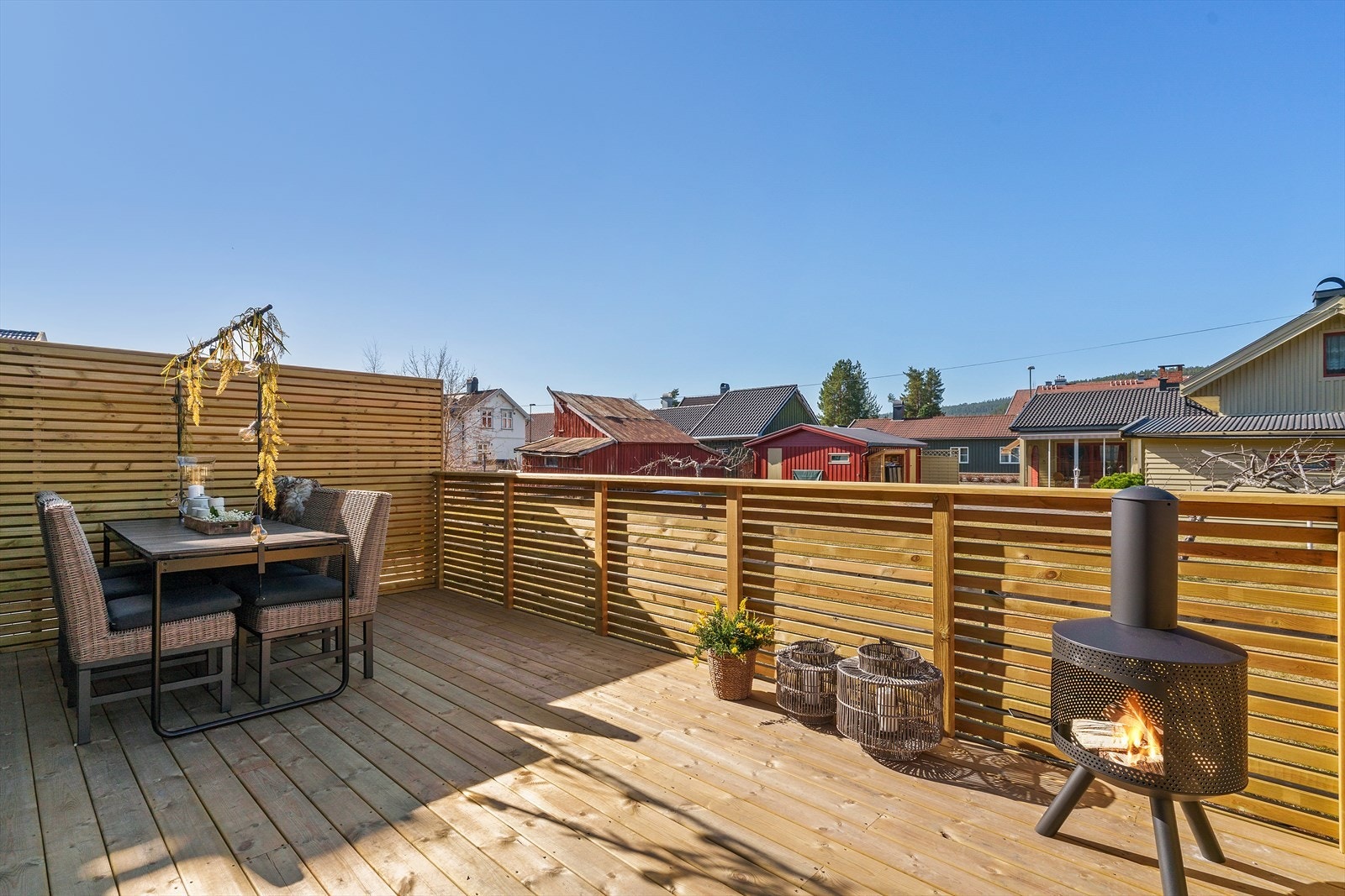 Terrasse med god plass til utemøbler. Galleribilde