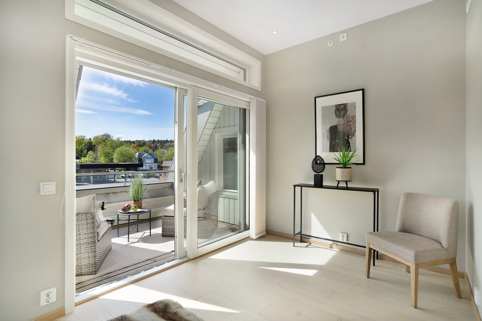 Balgongen utfra stuen ligger vestvedt og har fin kveldsol Galleribilde