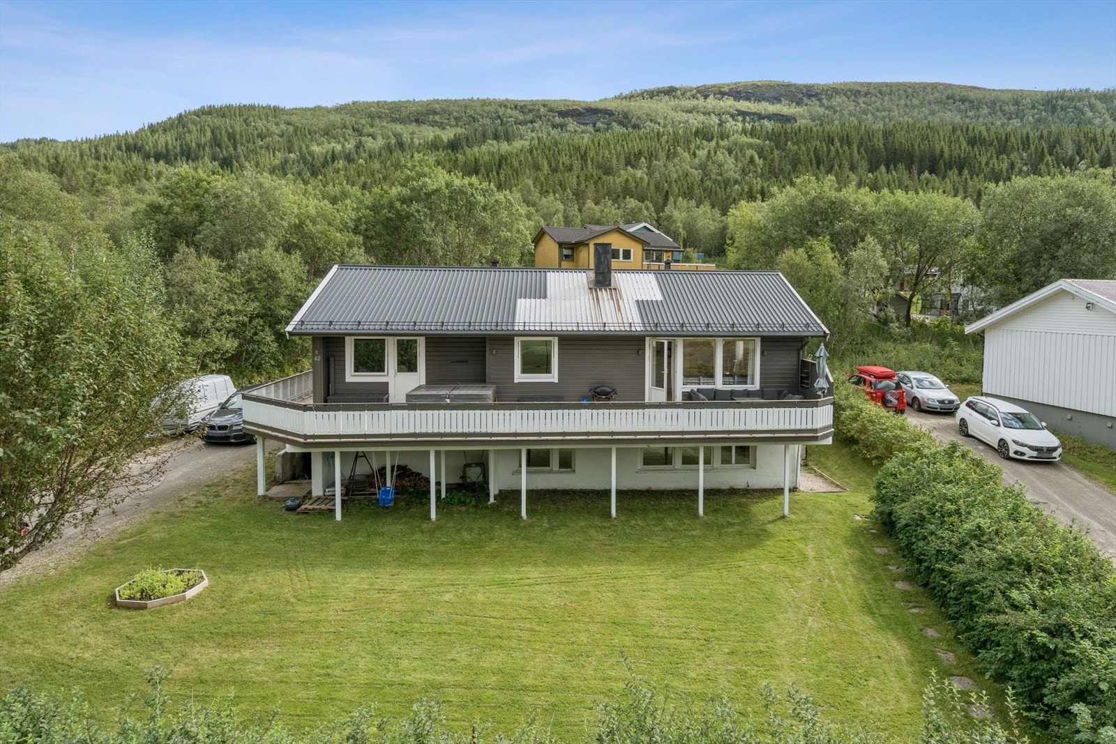 Velkommen til Idrettsveien 62 og en flott enebolig med utleie i 1.etg. Boligen mye oppgradert og holder en meget god standard. ( Fotograf Tom Antonsen ) Galleribilde