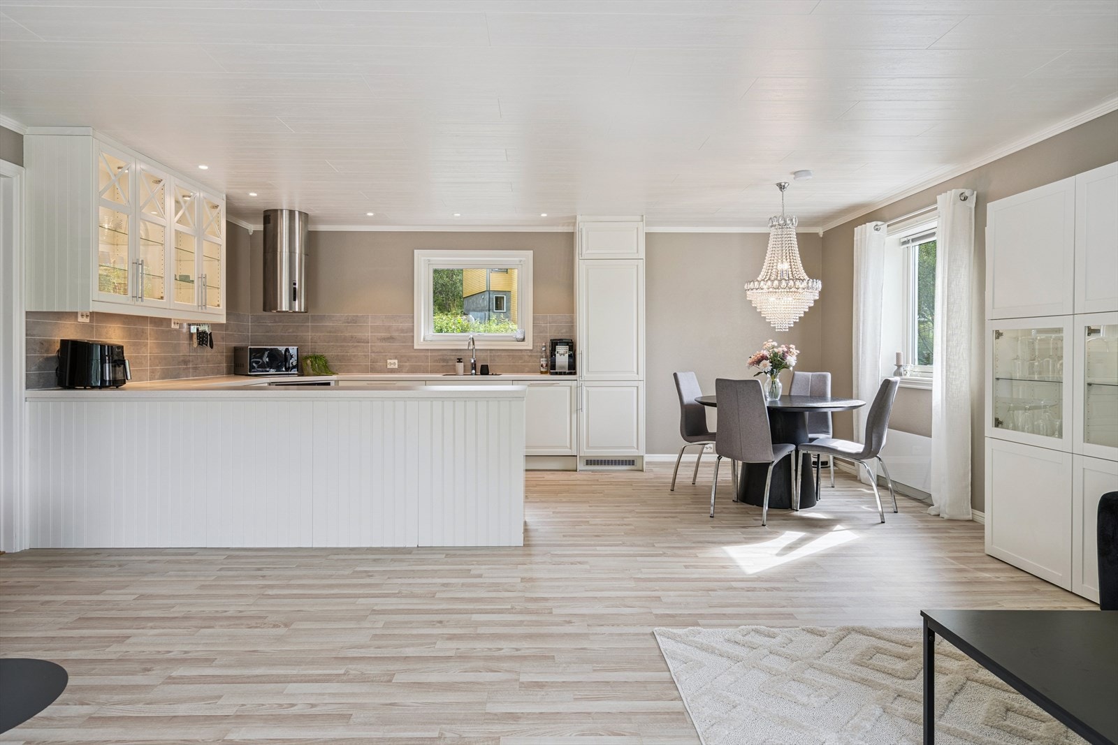 Kjøkken/spisestuedel Galleribilde