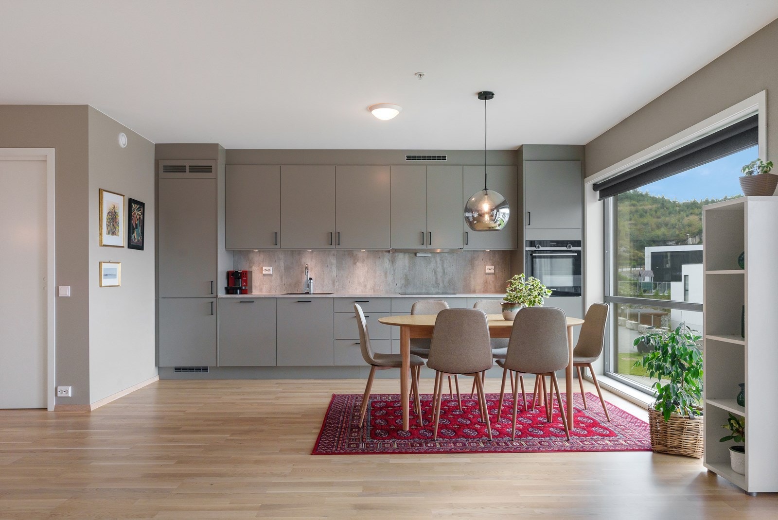 Kjøkken i åpen løsning Galleribilde