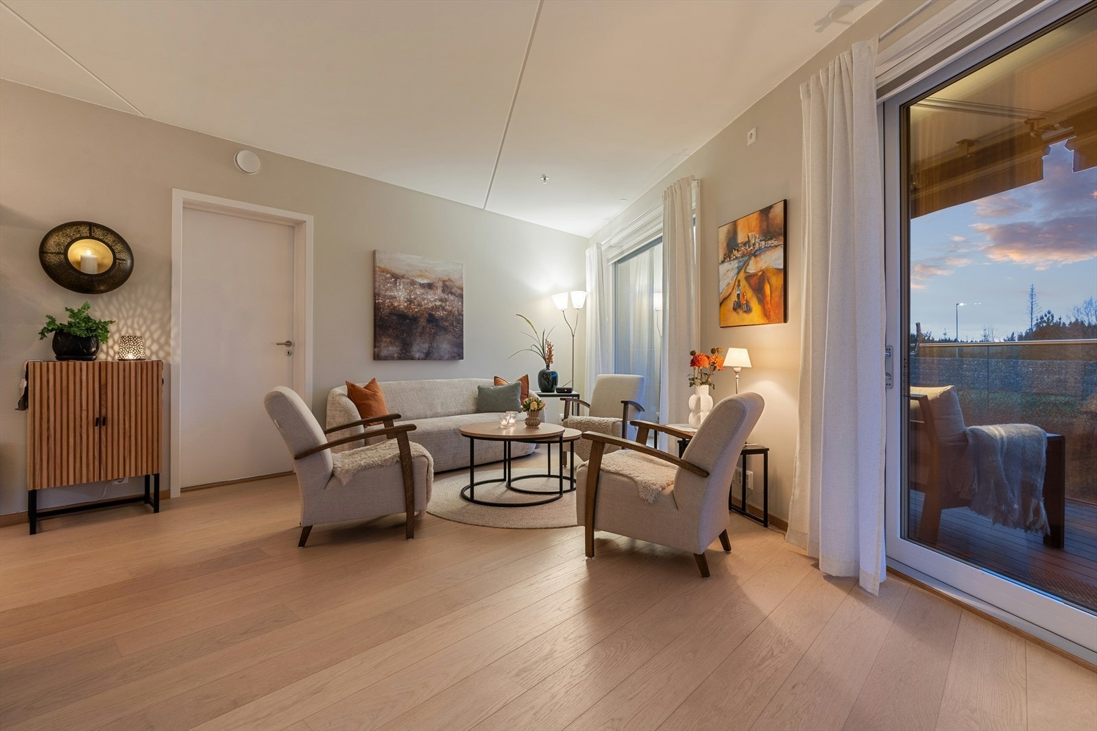 Skifabrikksvingen 23 er en nyere, lekker og luftig 4-roms selveierleilighet som er oppført i 2023 og holder en moderne og gjennomgående standard. Galleribilde