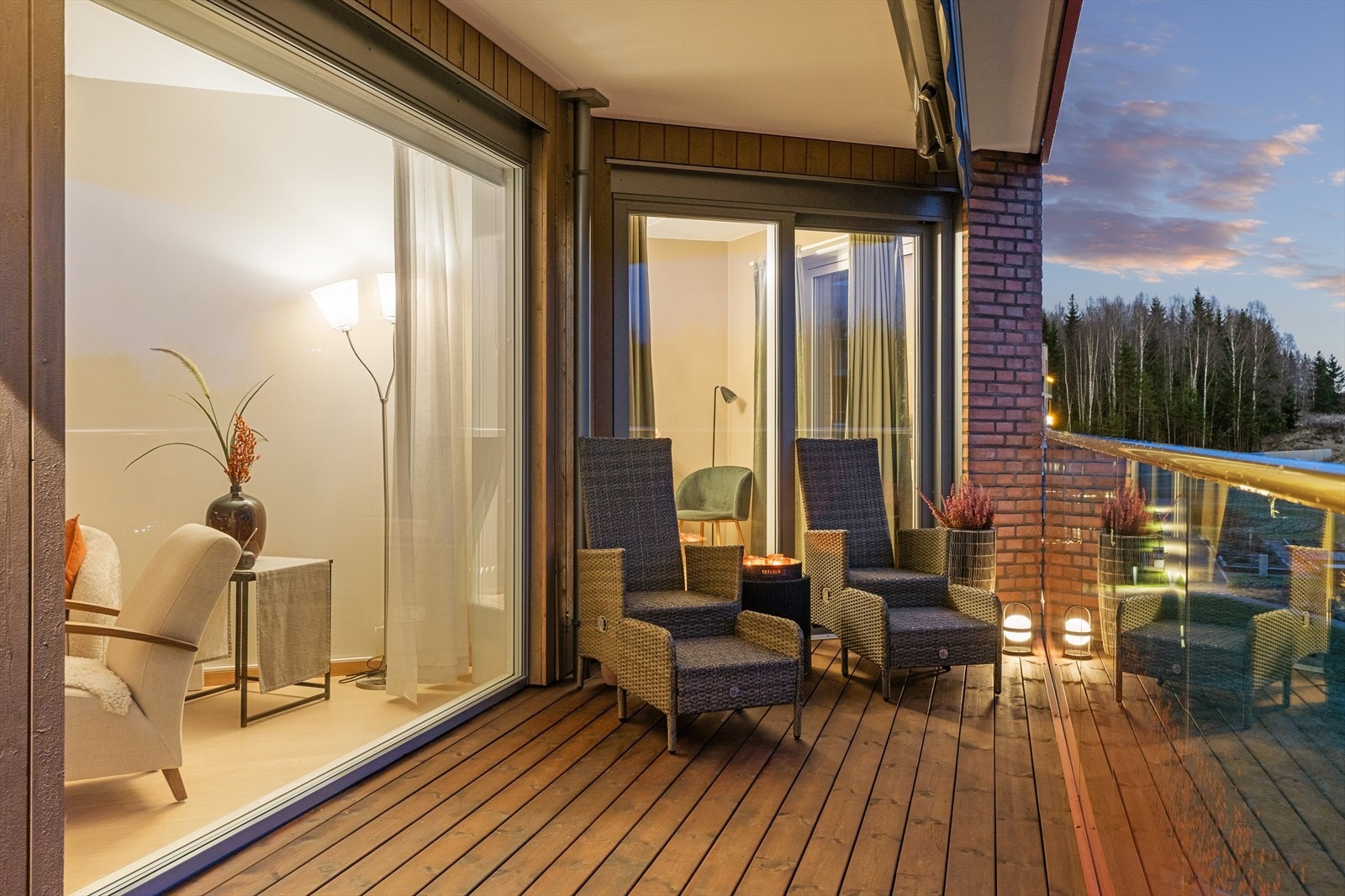 Her bor man usjenert til og man kan nyte sol i sommerhalvåret. Det er montert markiser om man skulle ha behov for det! Galleribilde