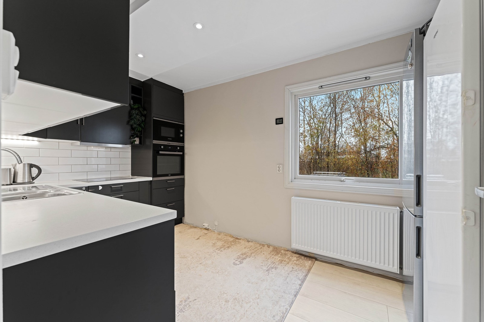 Godt med skap - og benkeplass. Galleribilde