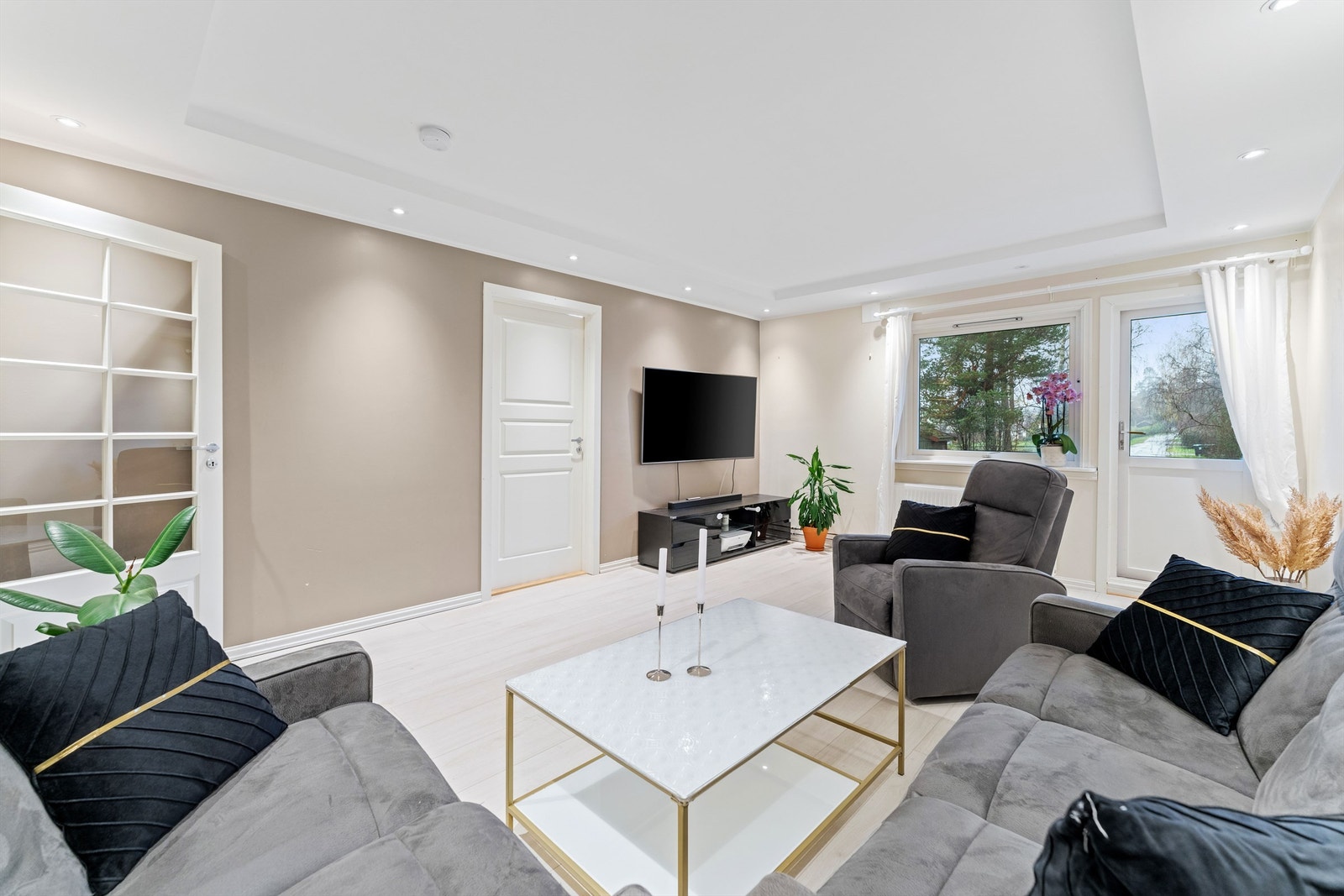 Velkommen til H Nestens veg 6B. En pen 2-roms leilighet i 1 etasje. (Foto: Morten Eriksen). Galleribilde