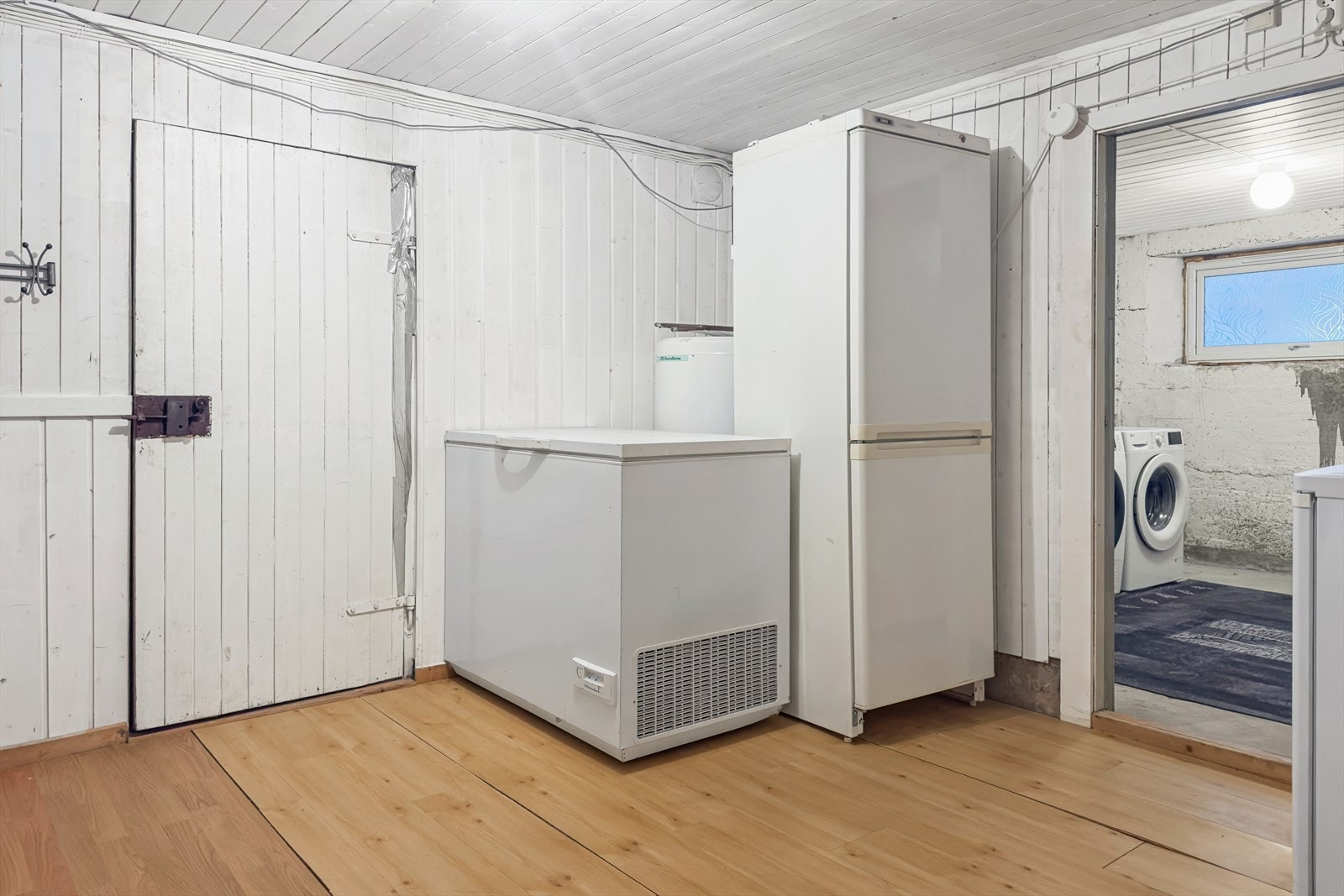 Kjeller med gode lagringsmuligheter - perfekt for oppbevaring av sesongutstyr og ekstra ting du vil ha lett tilgjengelig. Galleribilde